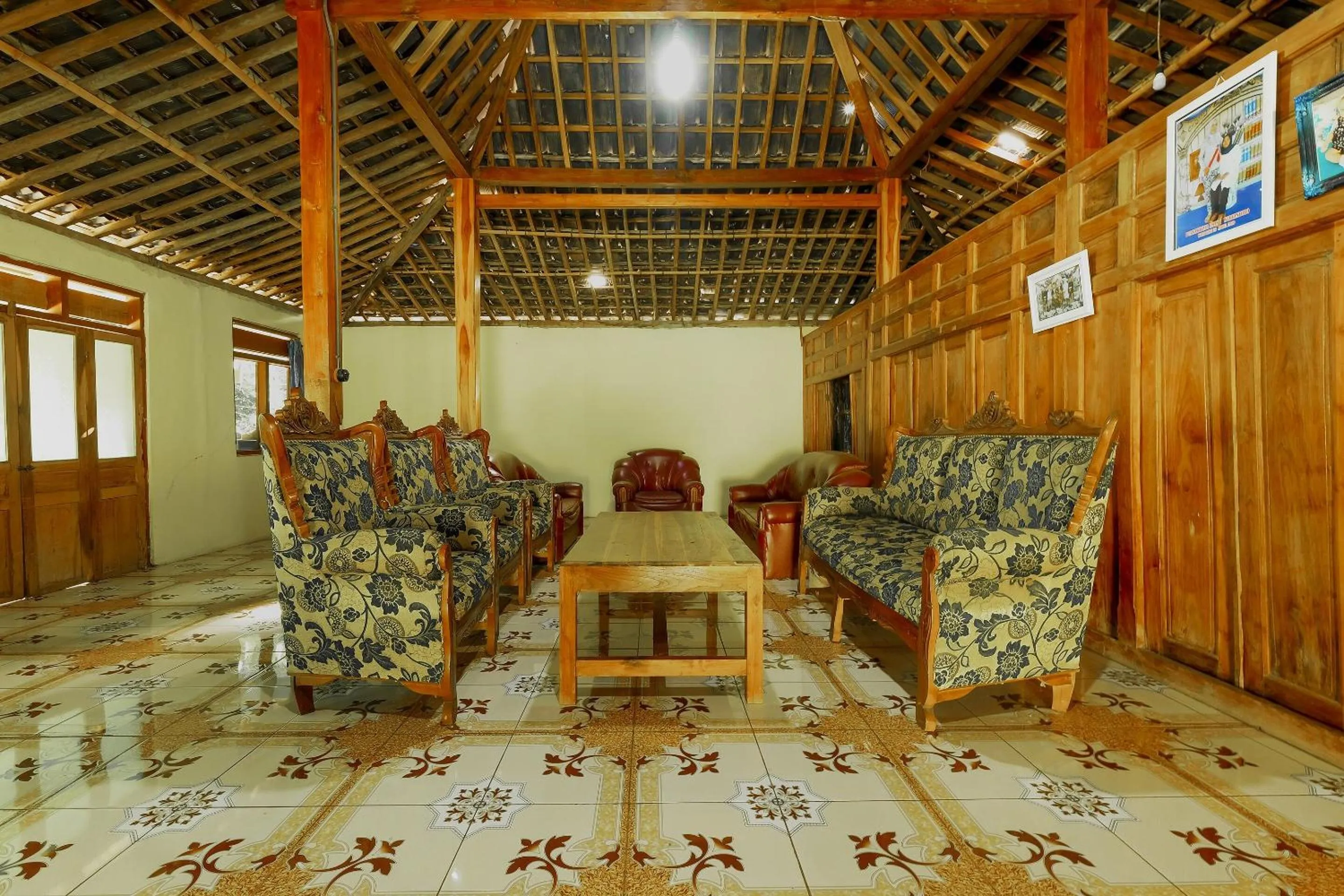 Lobby or reception in OYO Homes 91154 Desa Wisata Wayang Manyaran Wonogiri