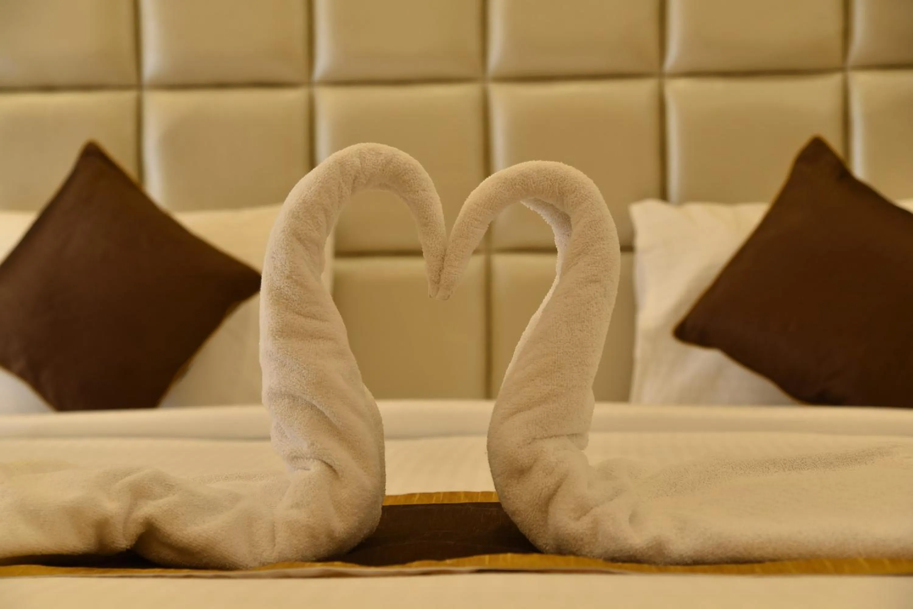 Bed in Sukhi A Luxury Stay Inn