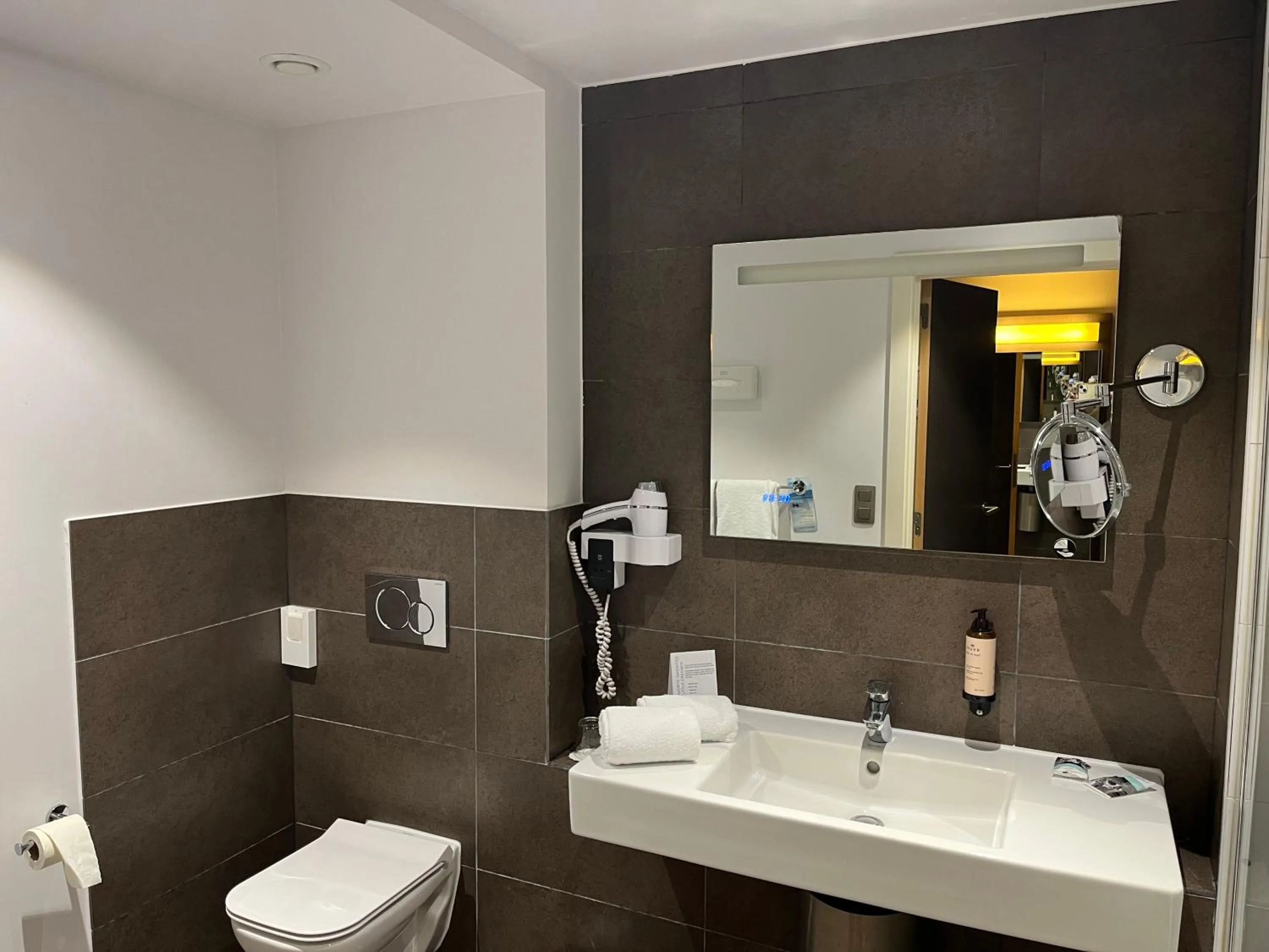 Property building in Mercure Hotel Brussels Centre Midi