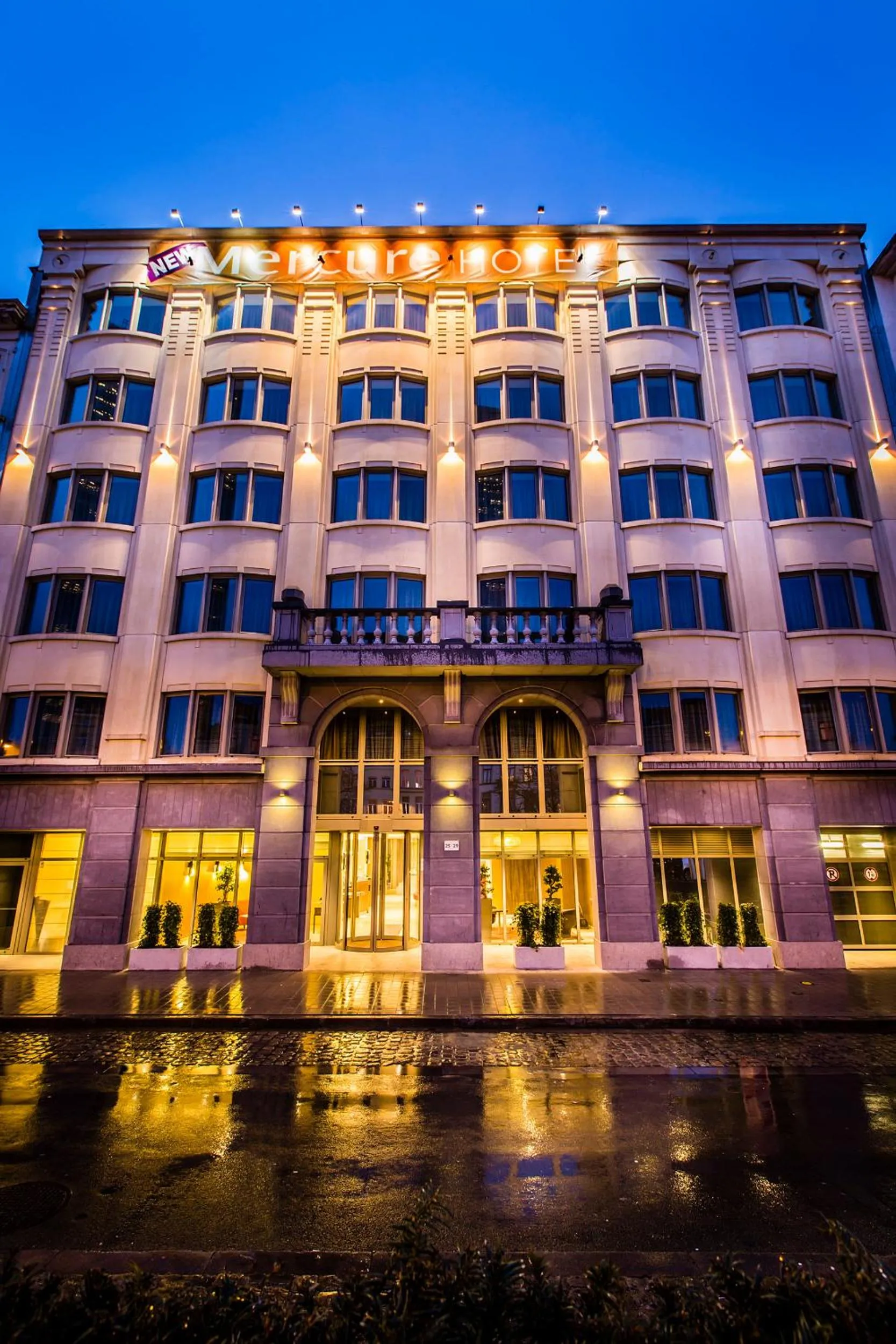 Facade/entrance in Mercure Hotel Brussels Centre Midi