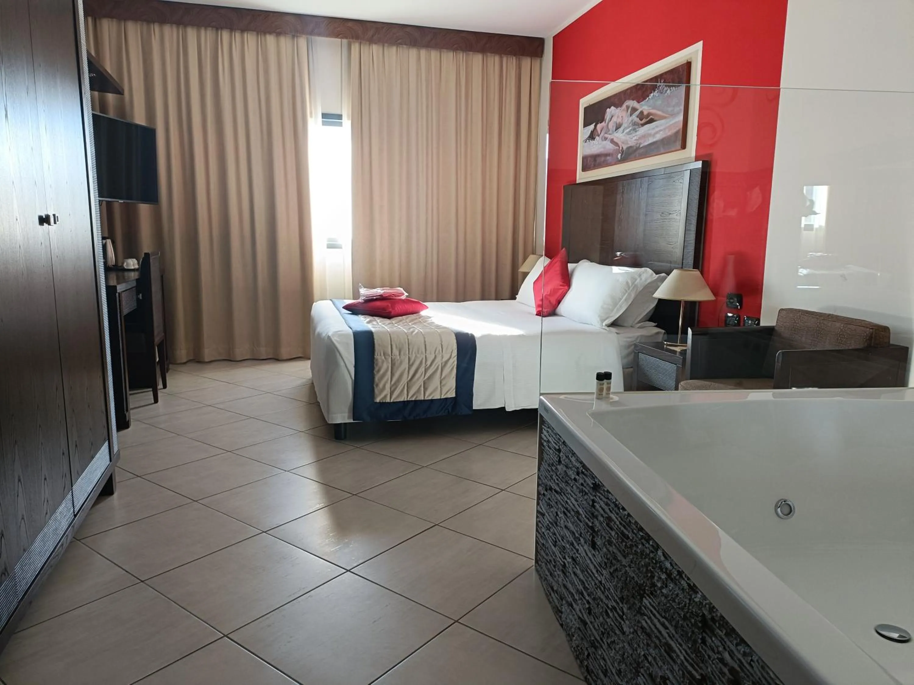 Deluxe Suite with Spa Bath in Green Hotel Ninfa