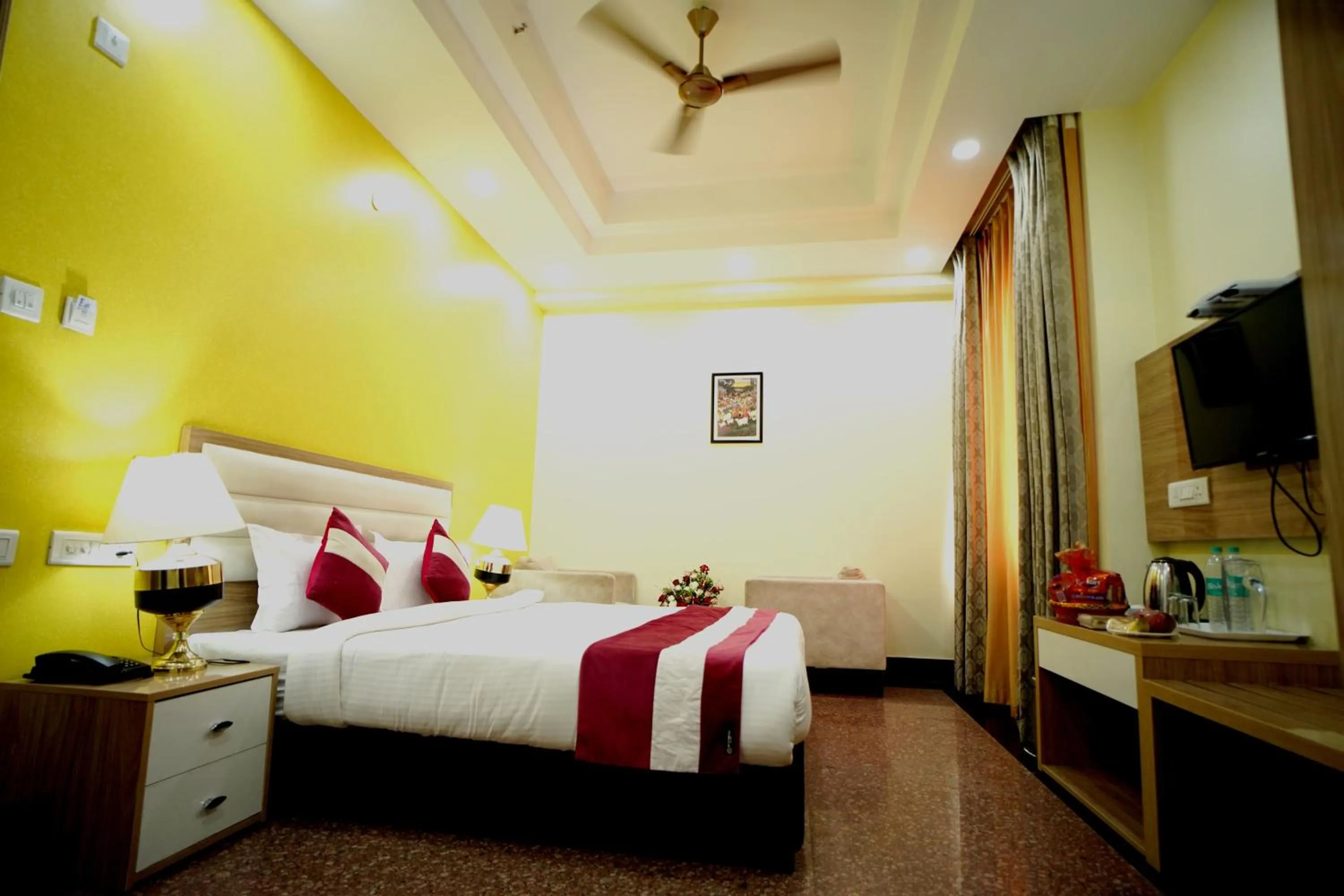 Bed in Hotel SKS Grand Palace-Vrindāvan