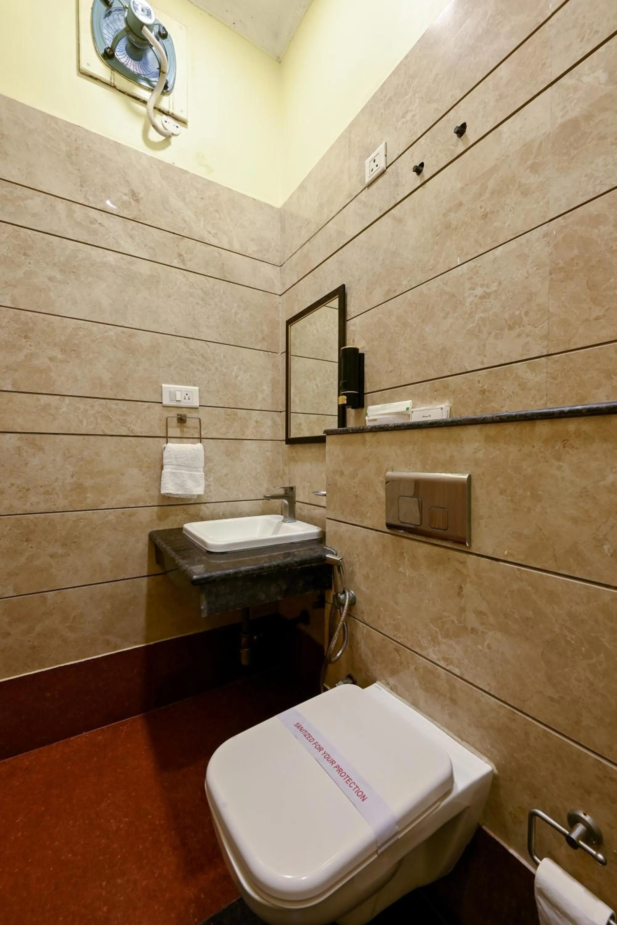 Bathroom in Hotel SKS Grand Palace-Vrindāvan