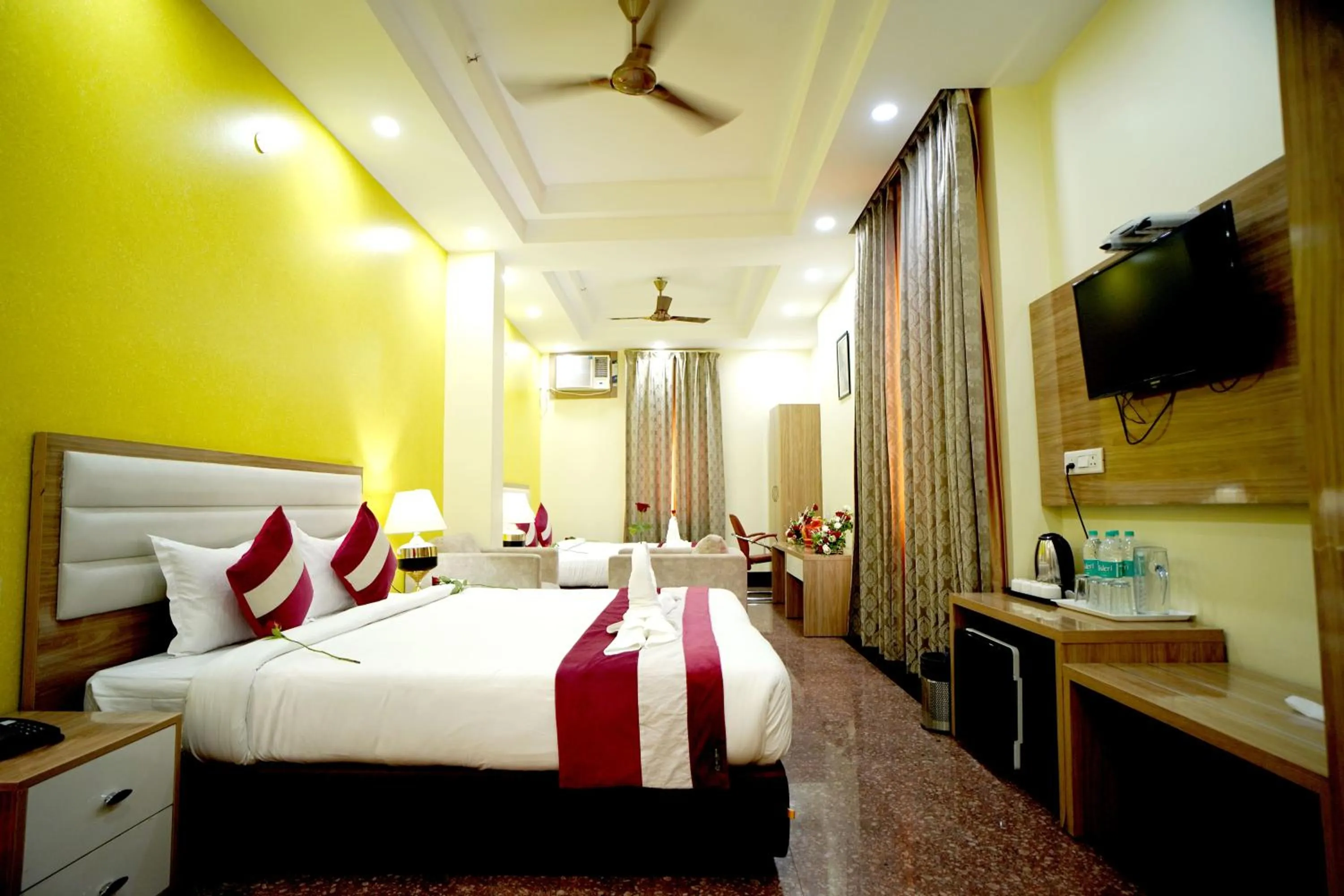 Bedroom, Bed in Hotel SKS Grand Palace-Vrindāvan