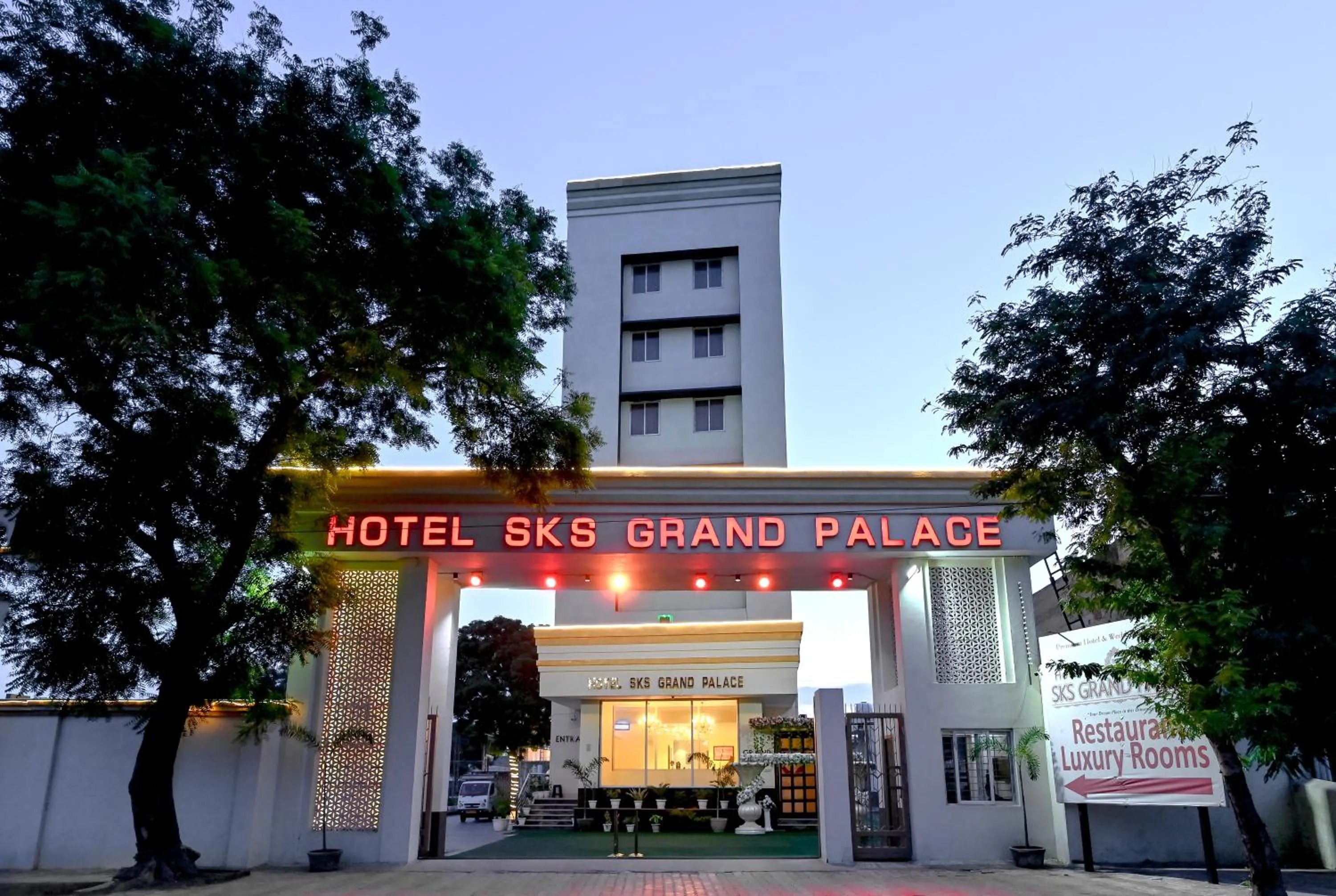 Property building in Hotel SKS Grand Palace-Vrindāvan