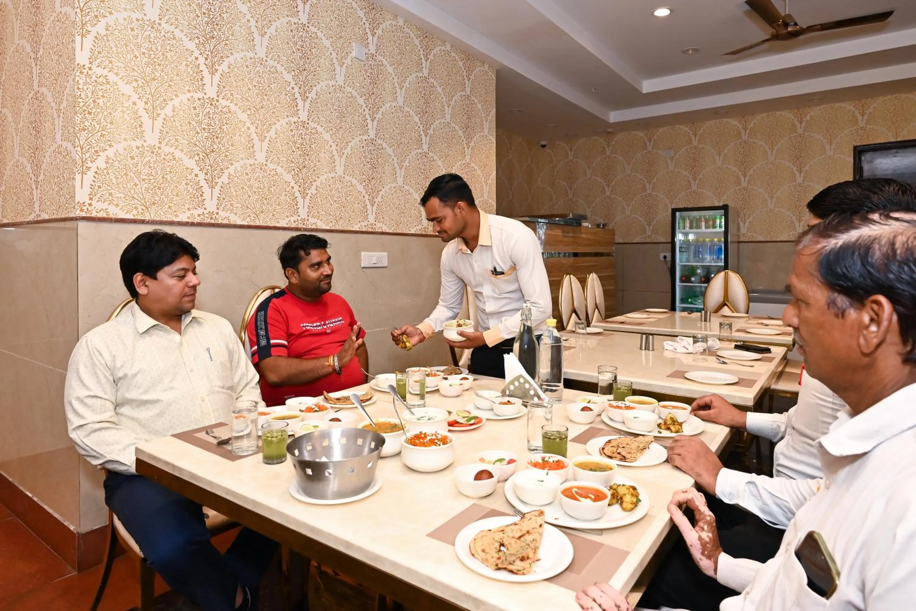 Restaurant/places to eat in Hotel SKS Grand Palace-Vrindāvan