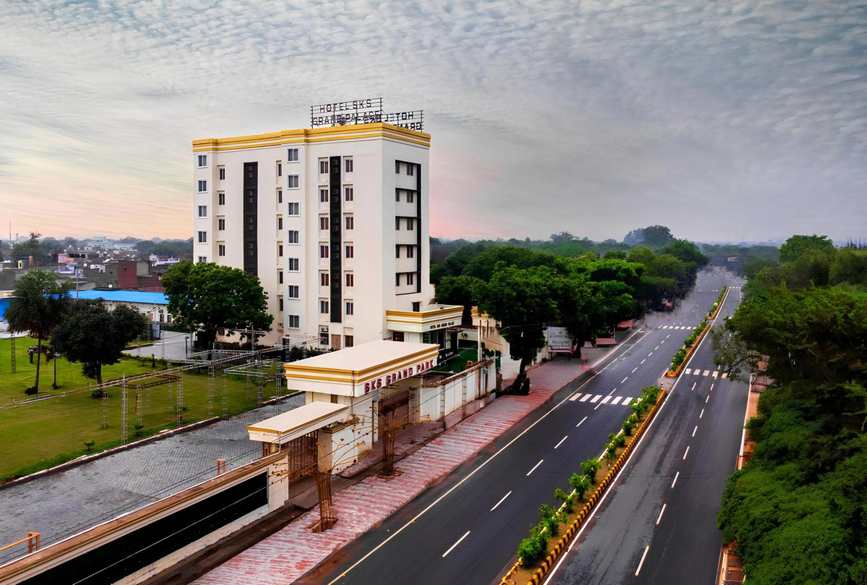 Property building in Hotel SKS Grand Palace-Vrindāvan