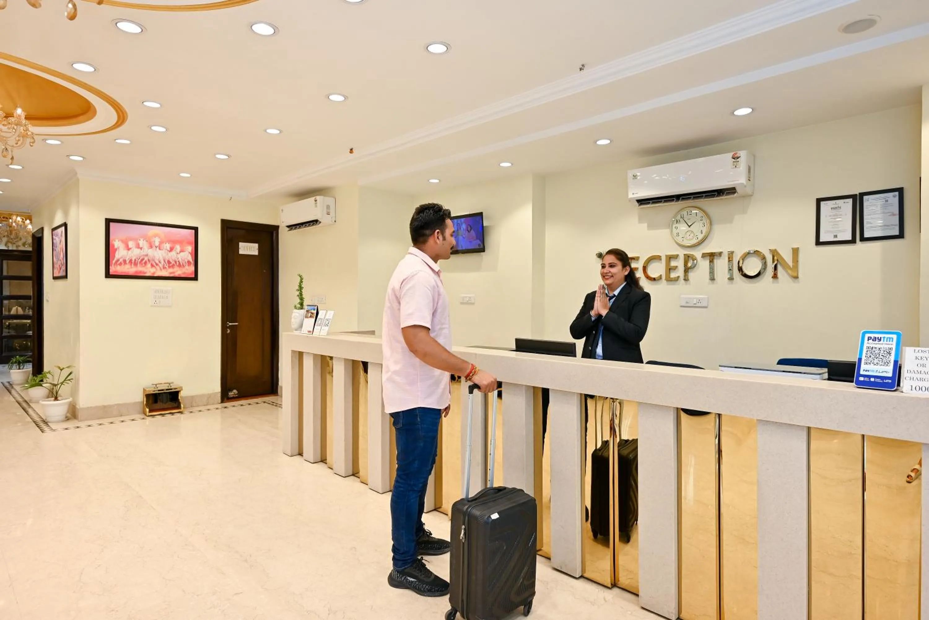 Lobby or reception in Hotel SKS Grand Palace-Vrindāvan