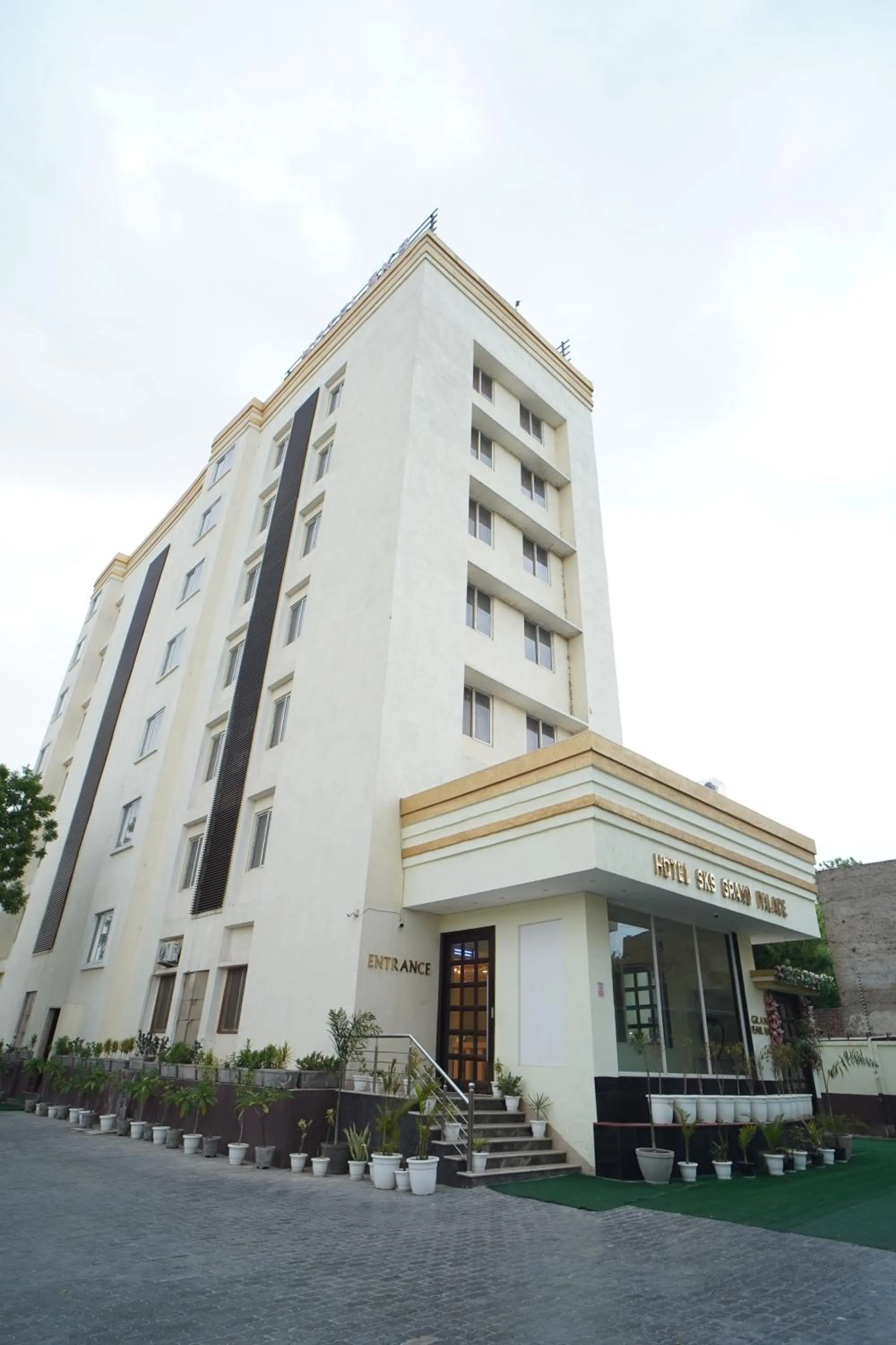 Property building in Hotel SKS Grand Palace-Vrindāvan