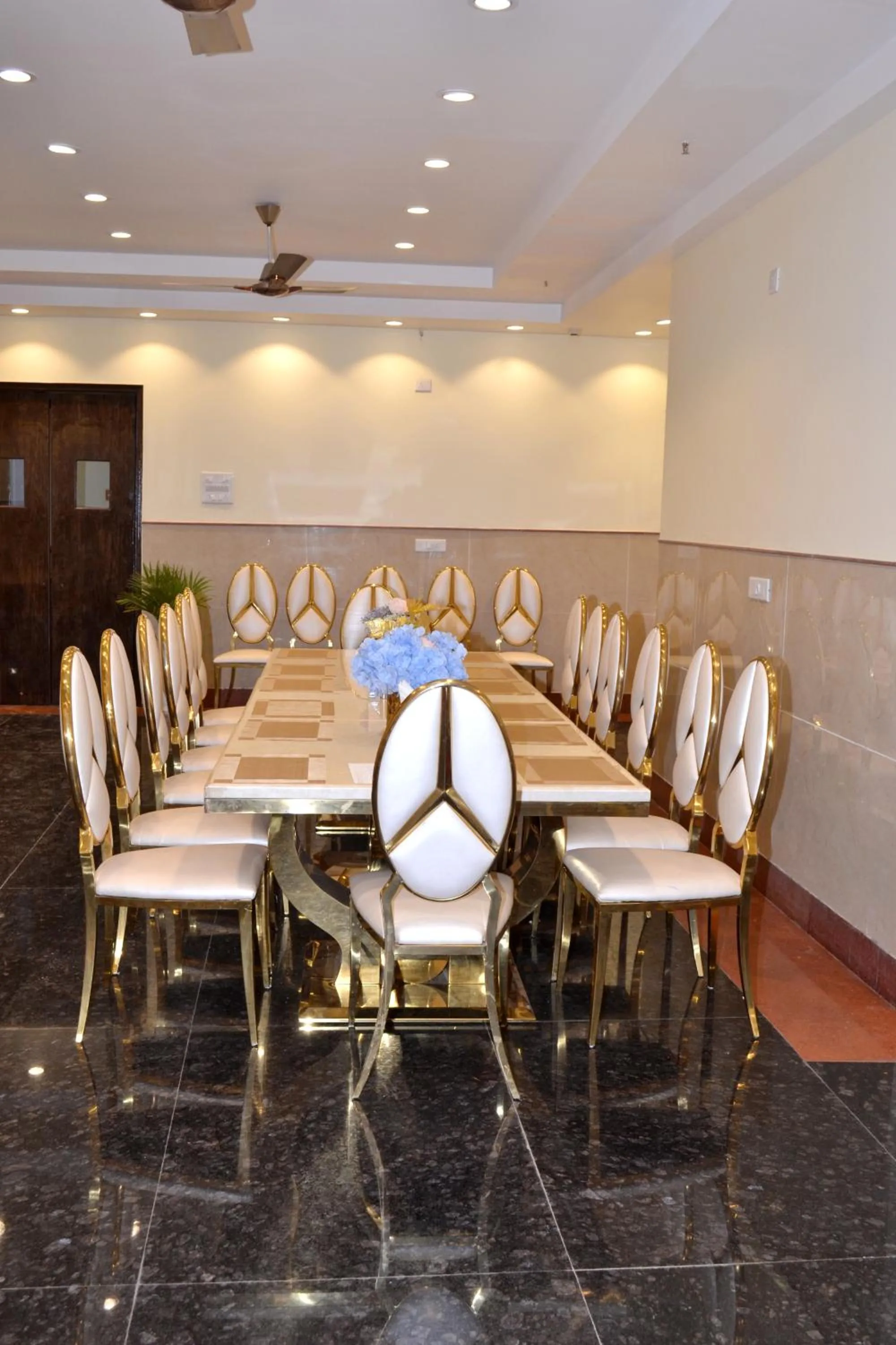 Restaurant/places to eat in Hotel SKS Grand Palace-Vrindāvan