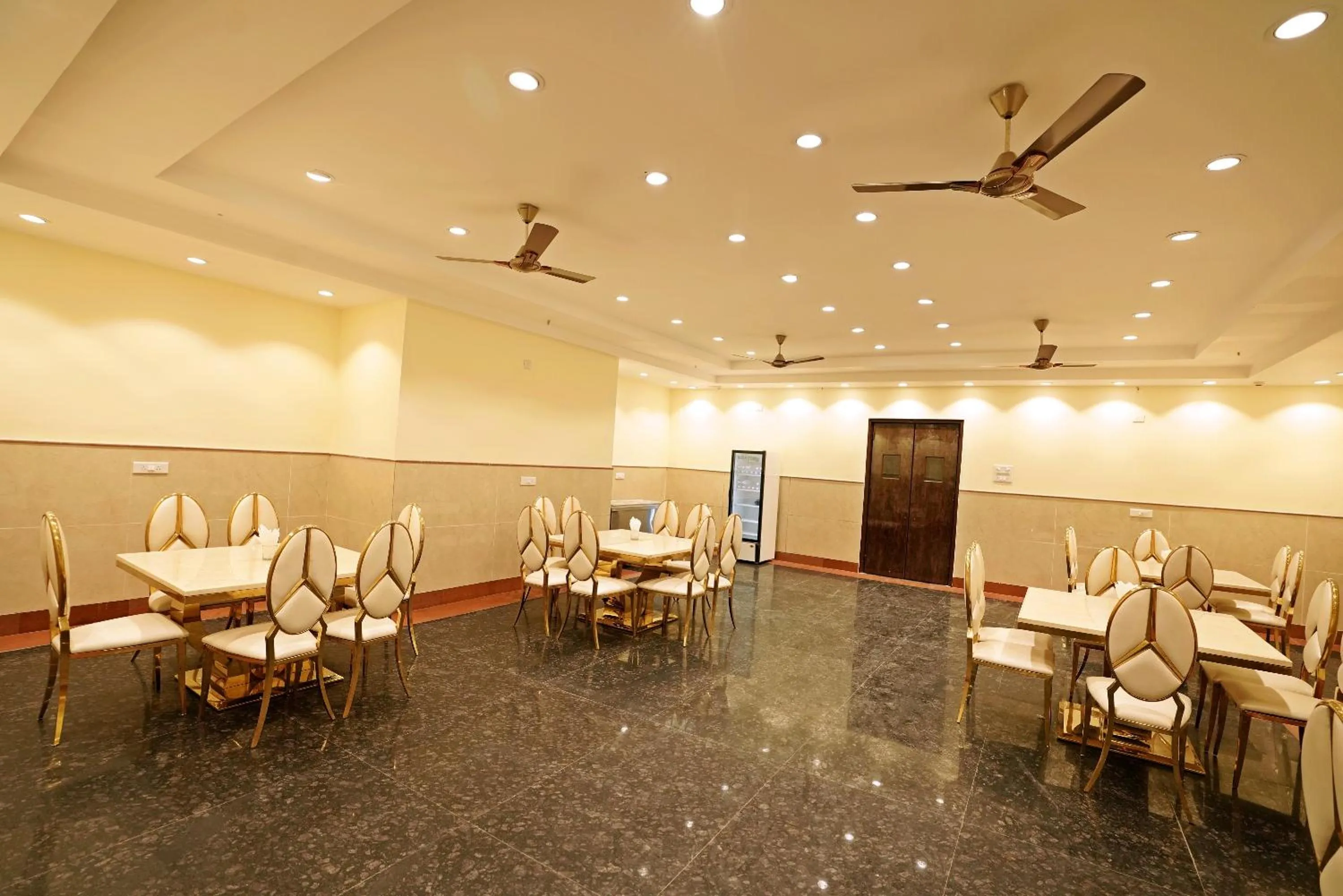 Restaurant/places to eat in Hotel SKS Grand Palace-Vrindāvan