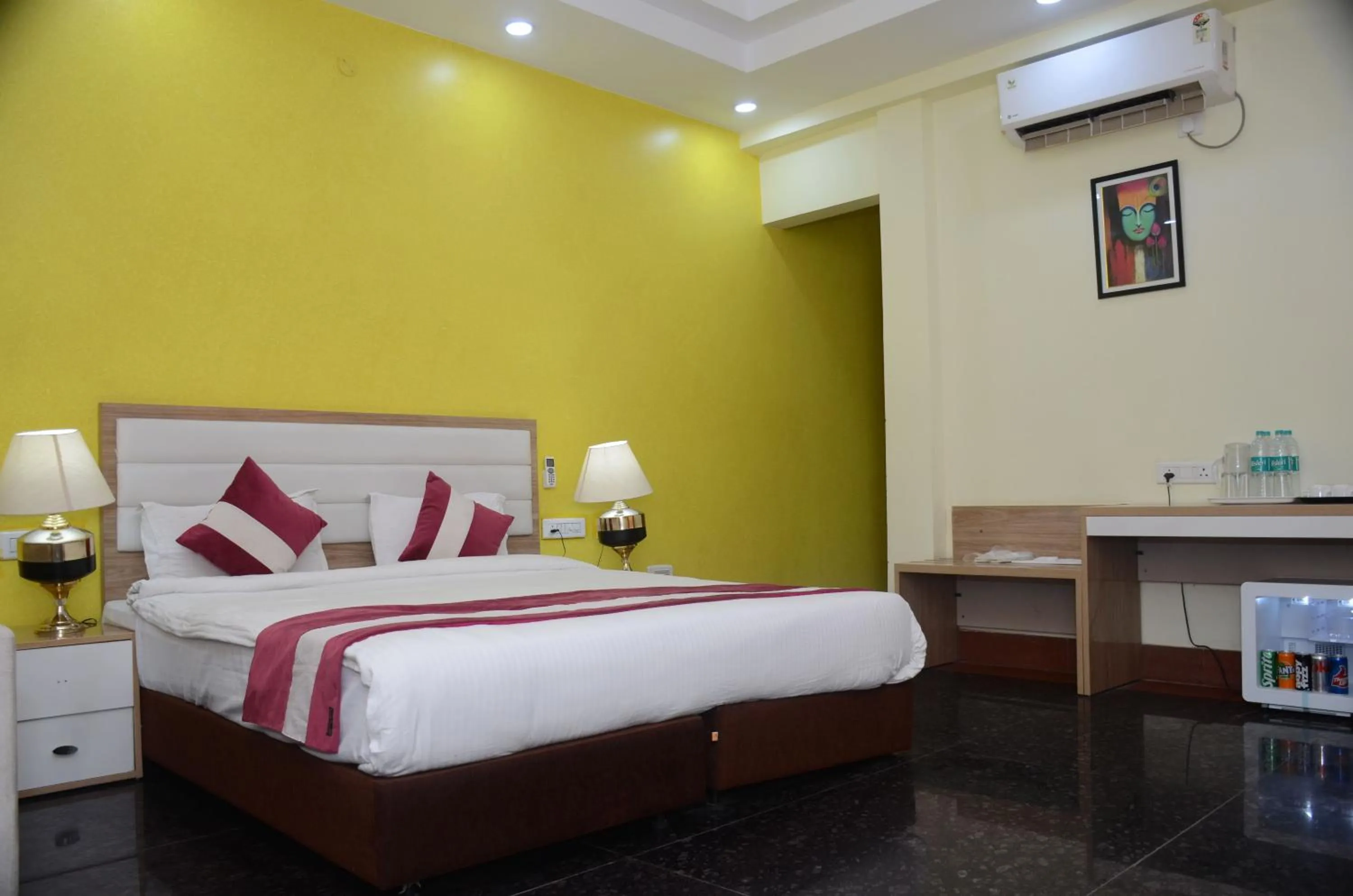 Bed in Hotel SKS Grand Palace-Vrindāvan