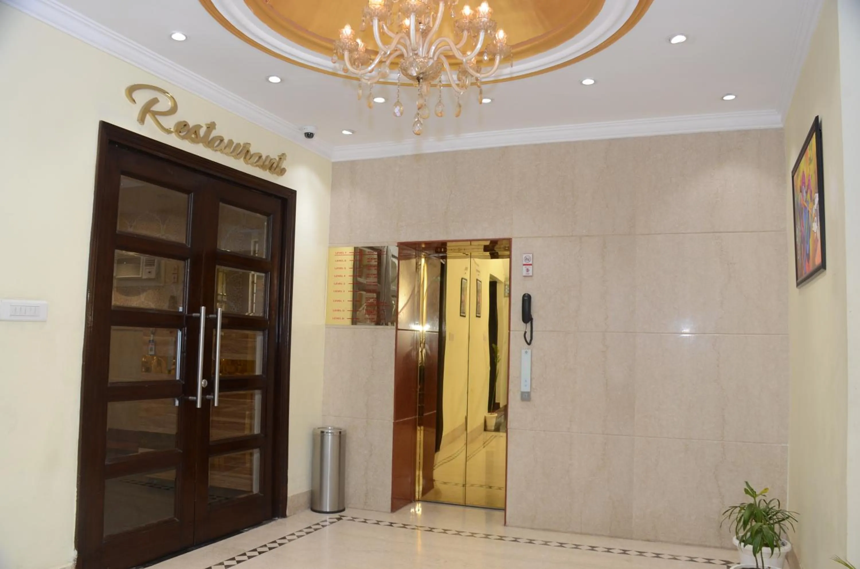 Restaurant/places to eat in Hotel SKS Grand Palace-Vrindāvan