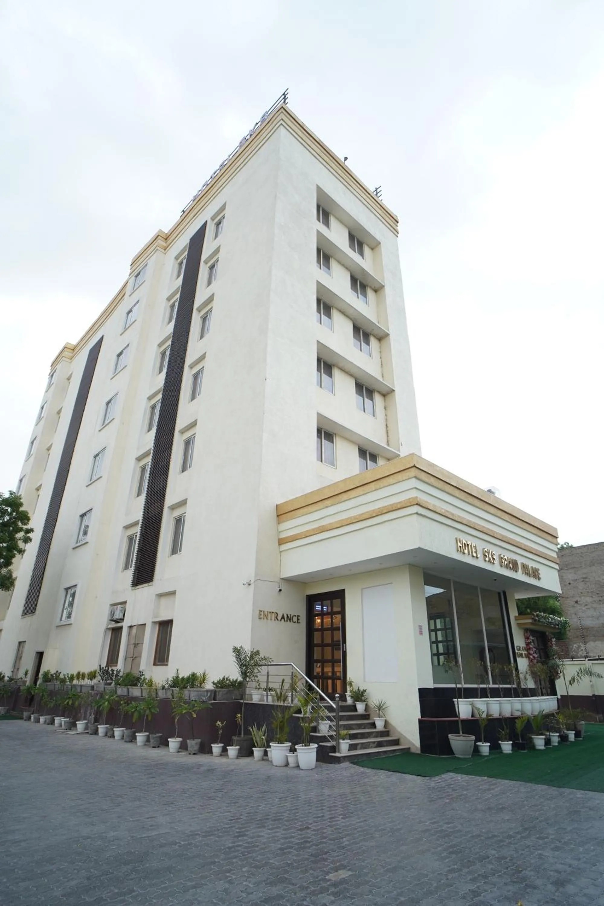 Property building in Hotel SKS Grand Palace-Vrindāvan