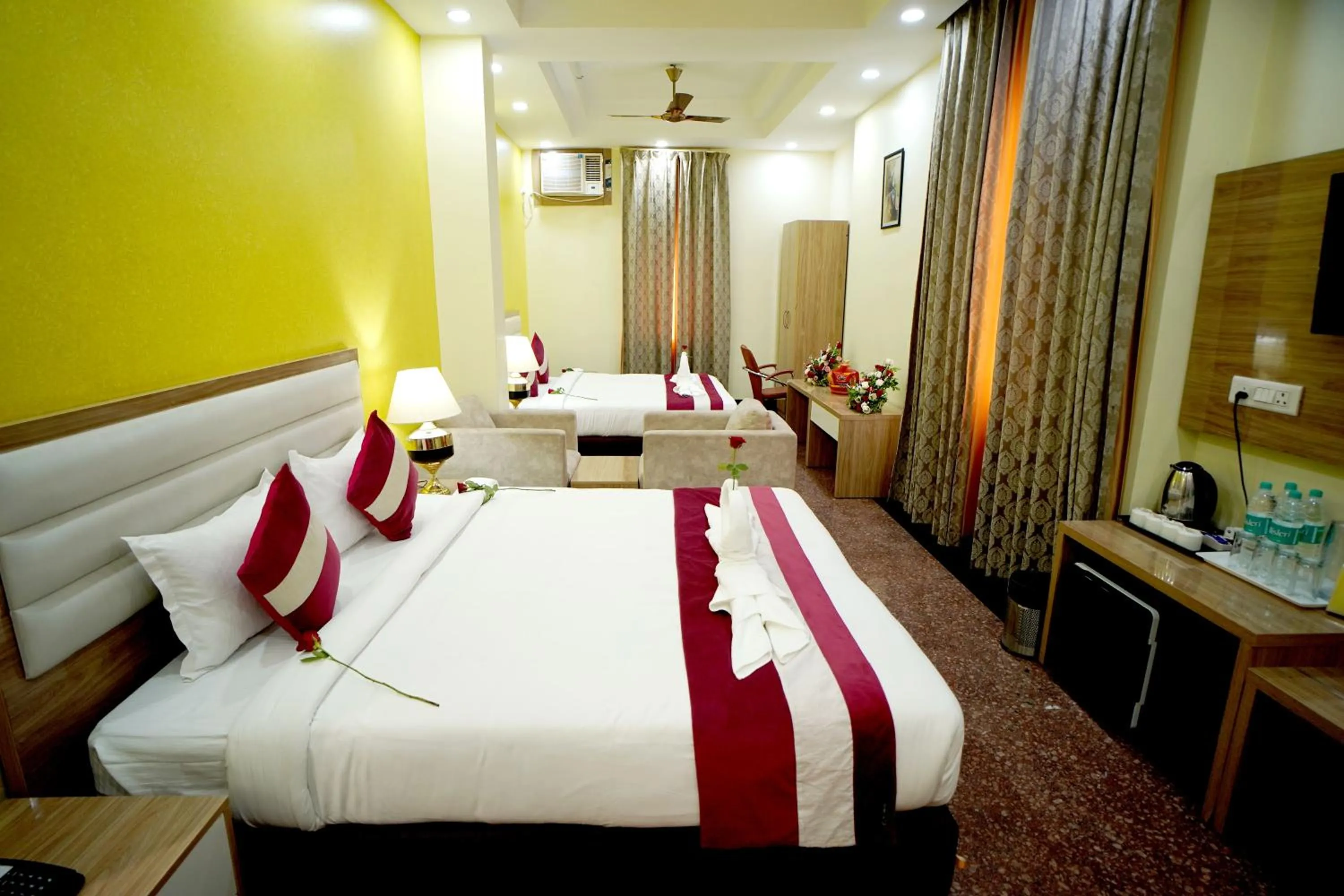 Seating area, Bed in Hotel SKS Grand Palace-Vrindāvan