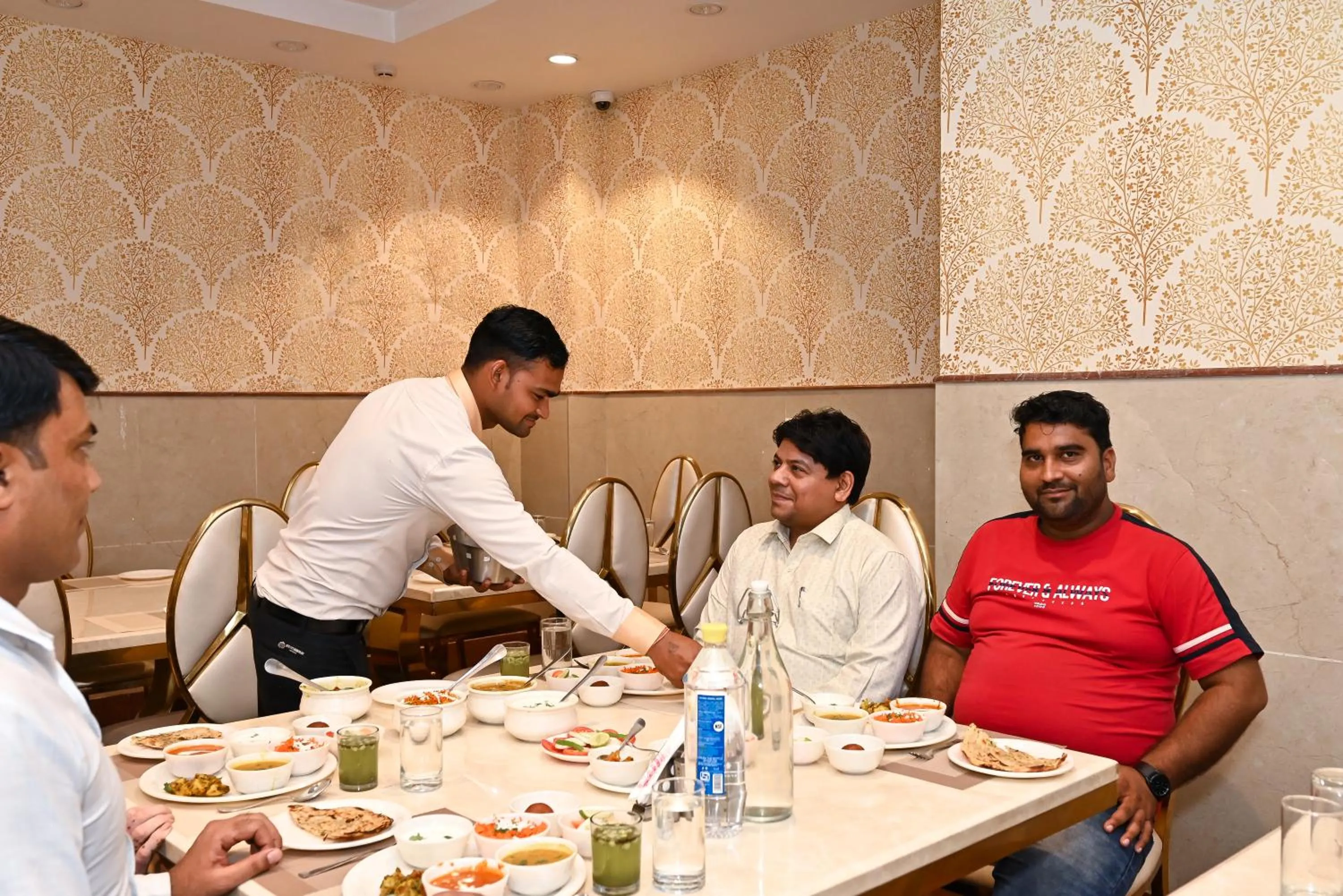 Restaurant/places to eat in Hotel SKS Grand Palace-Vrindāvan