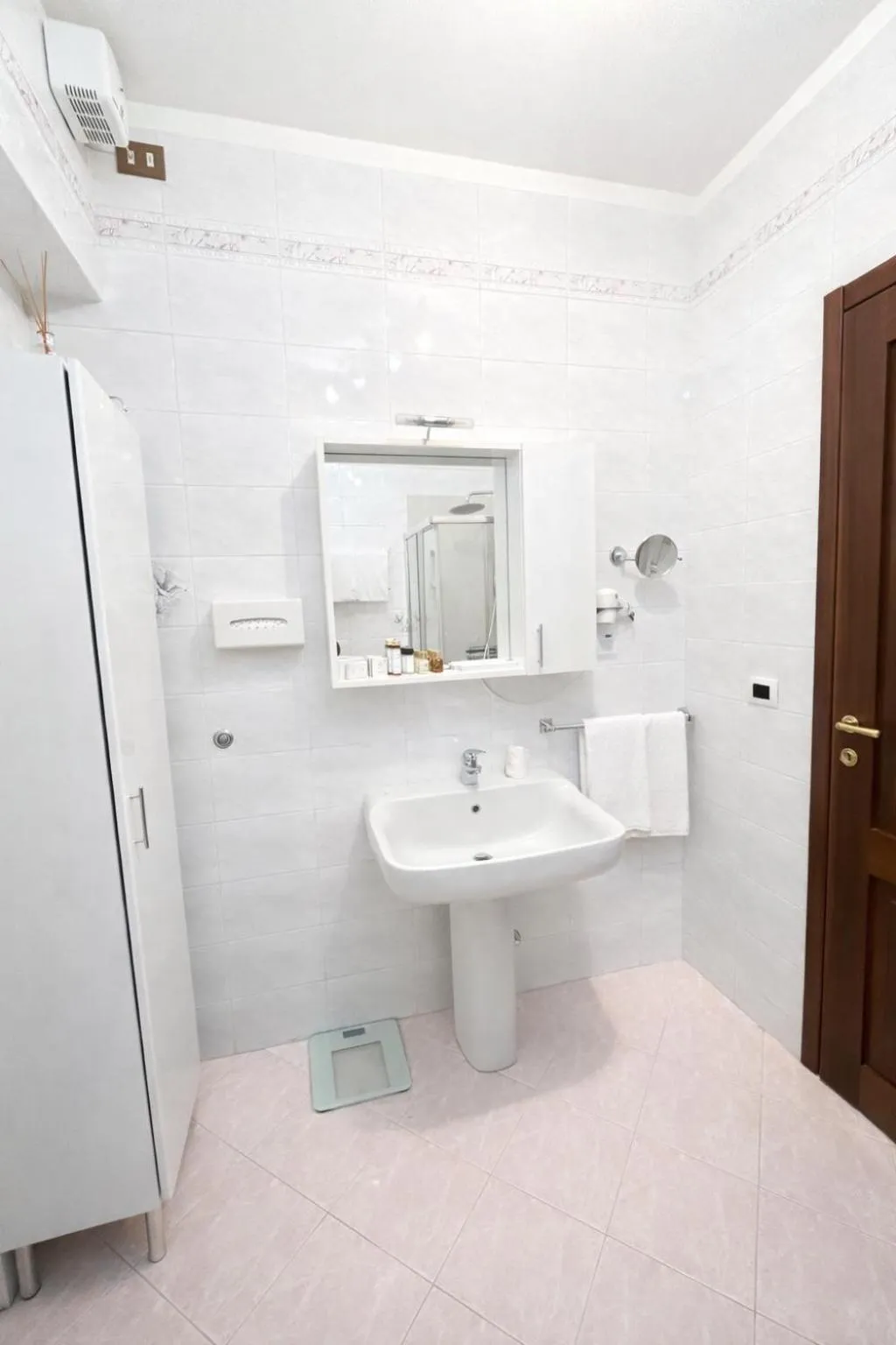 Bathroom in Phi Hotel Bologna Apartments