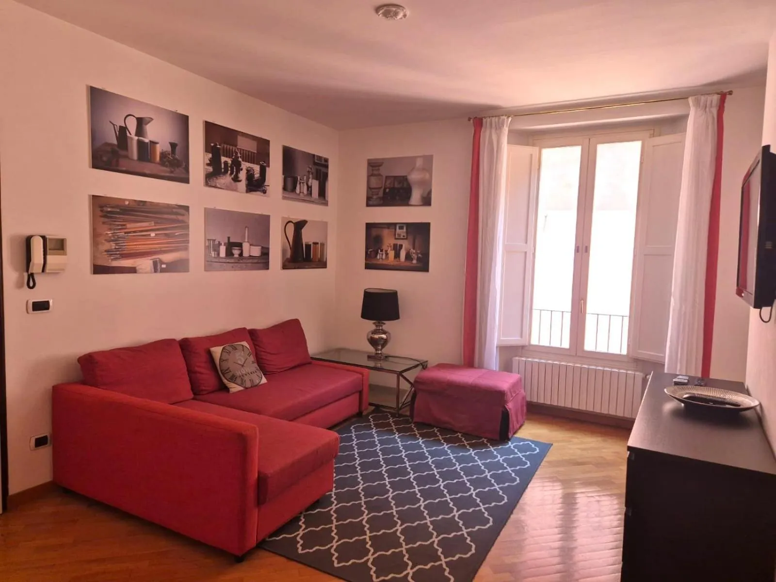 TV and multimedia in Phi Hotel Bologna Apartments