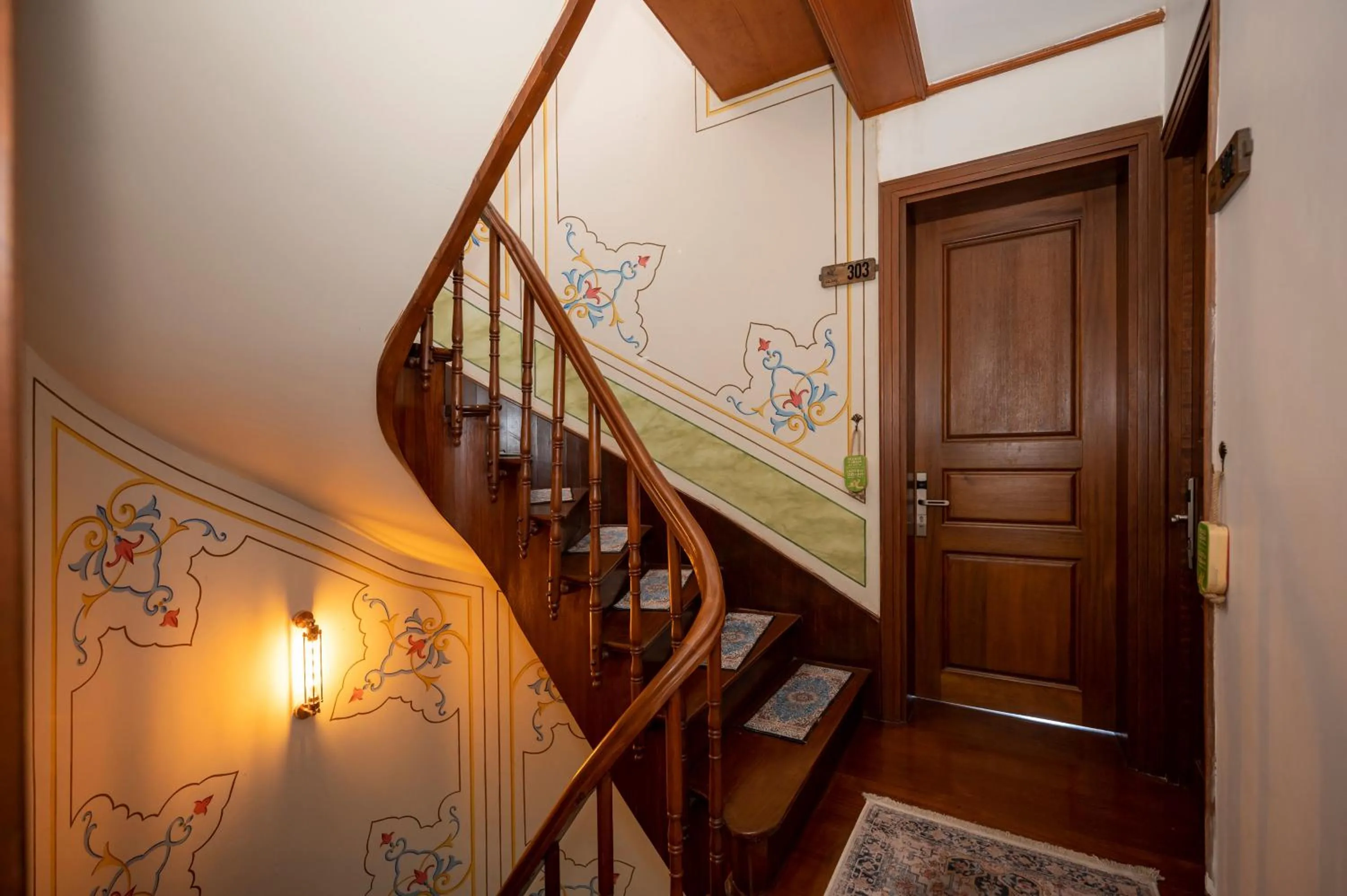 Property building in Valeria Antique 1892