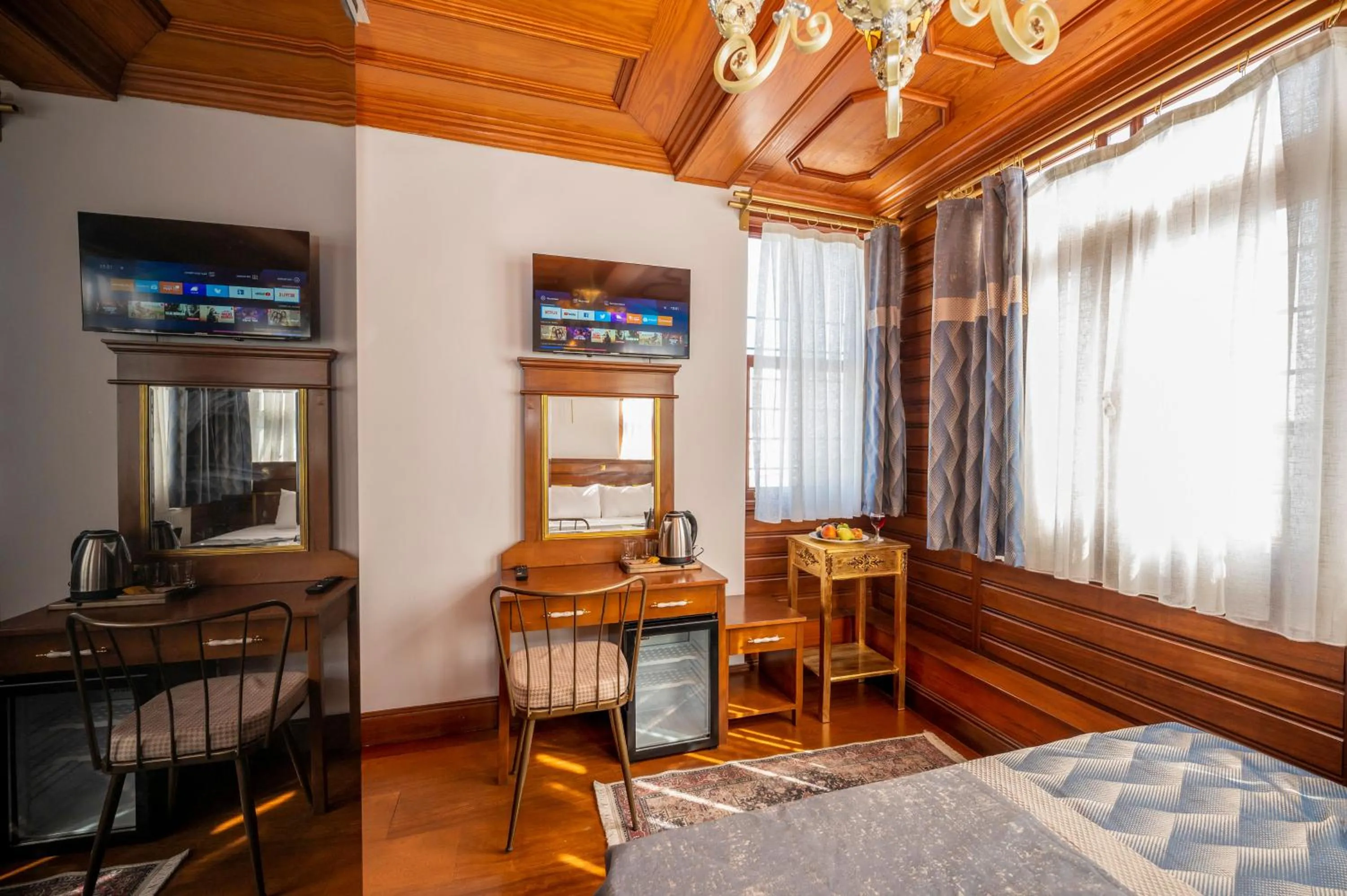 Bed in Valeria Antique 1892