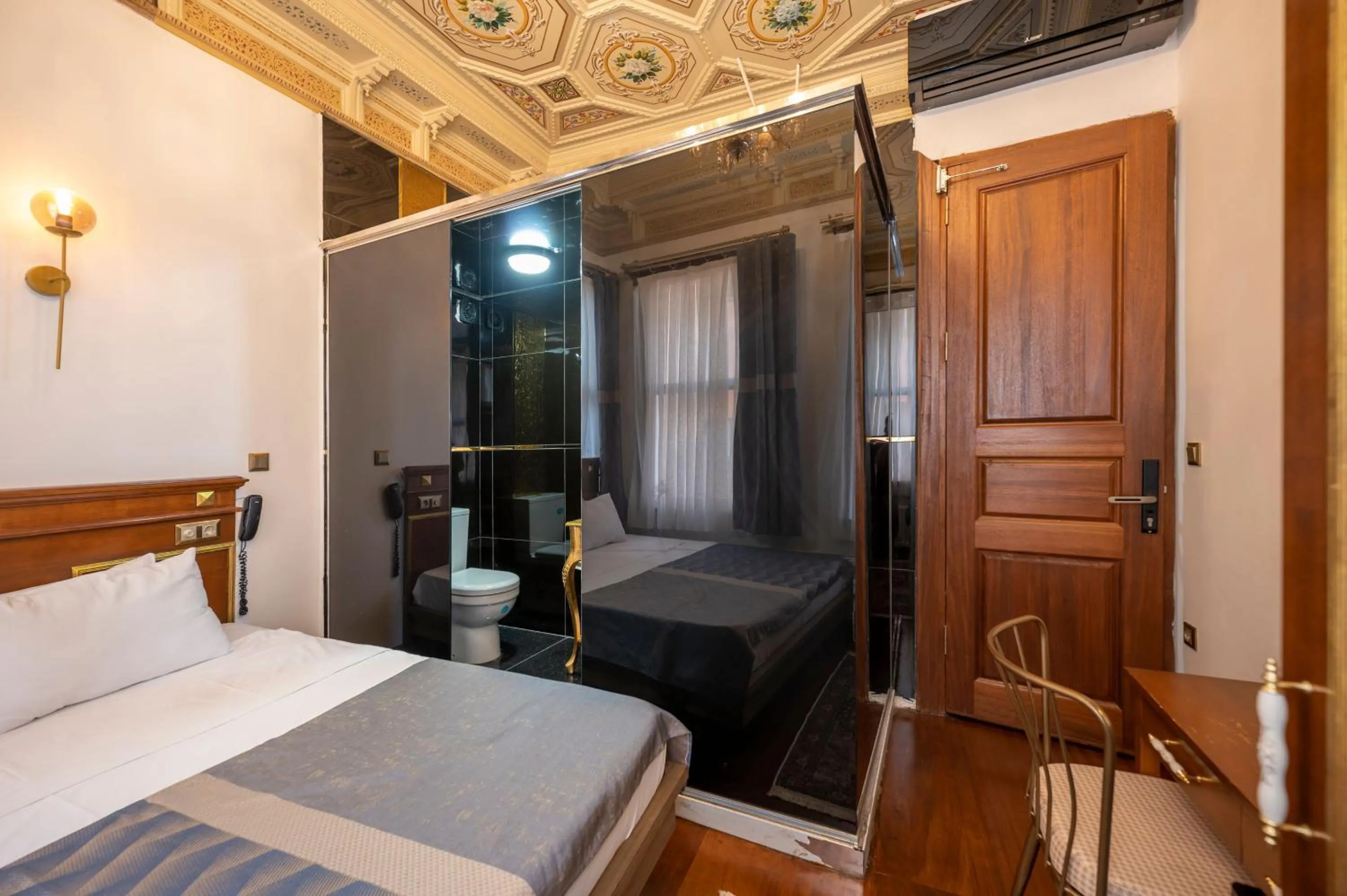 Bed in Valeria Antique 1892