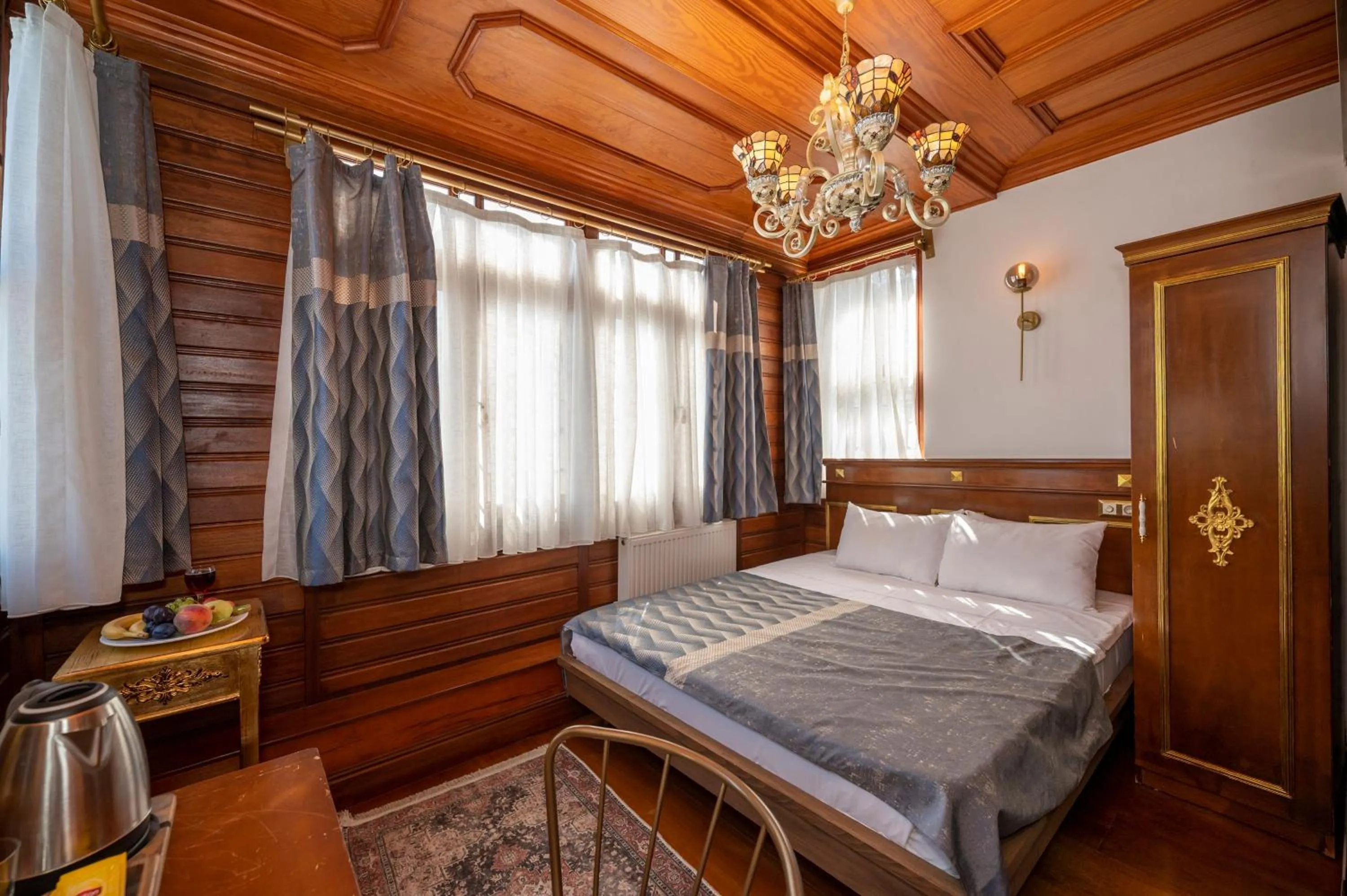 Bed in Valeria Antique 1892