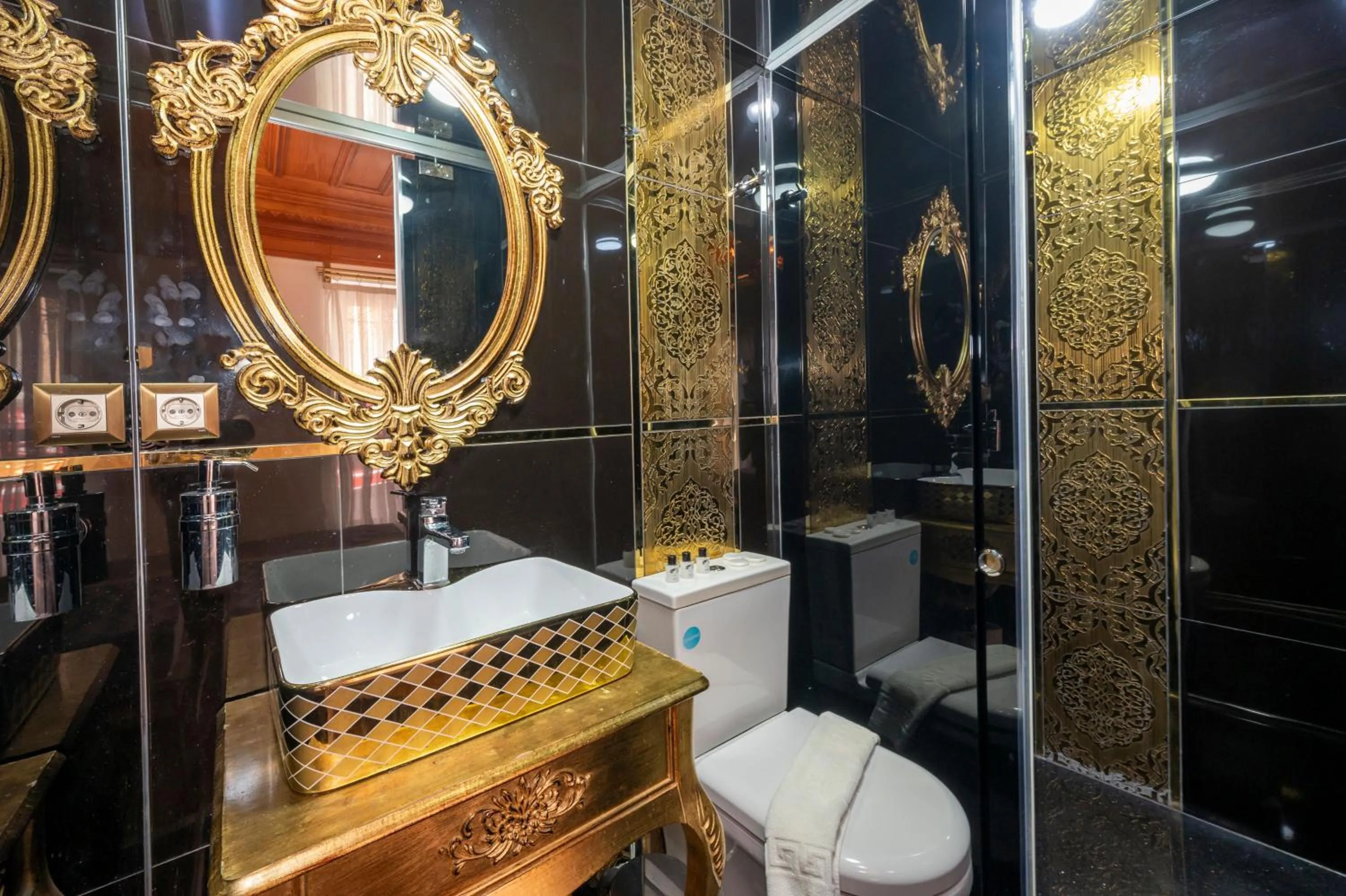 Valeria Antique 1892