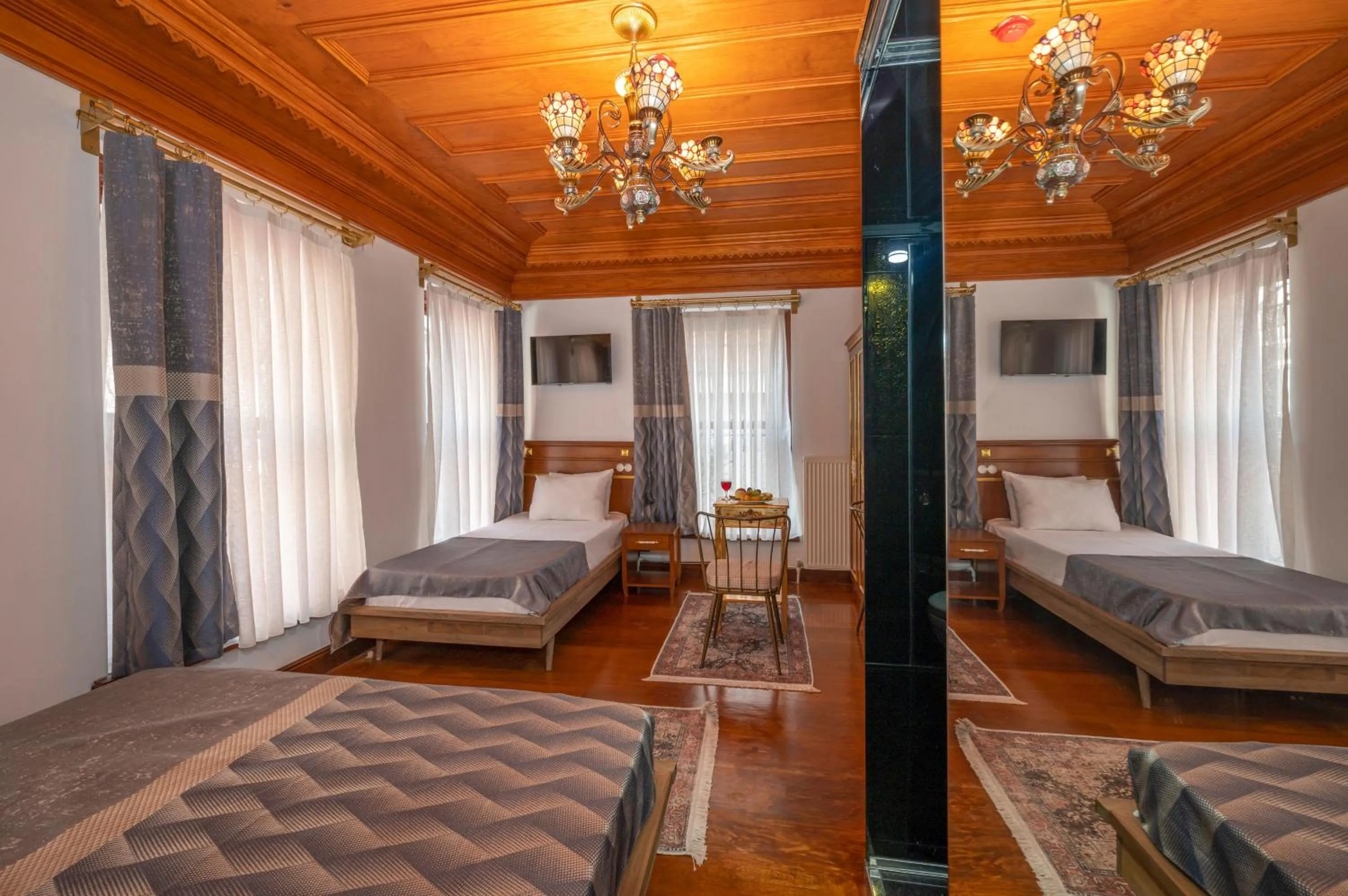 Bed in Valeria Antique 1892