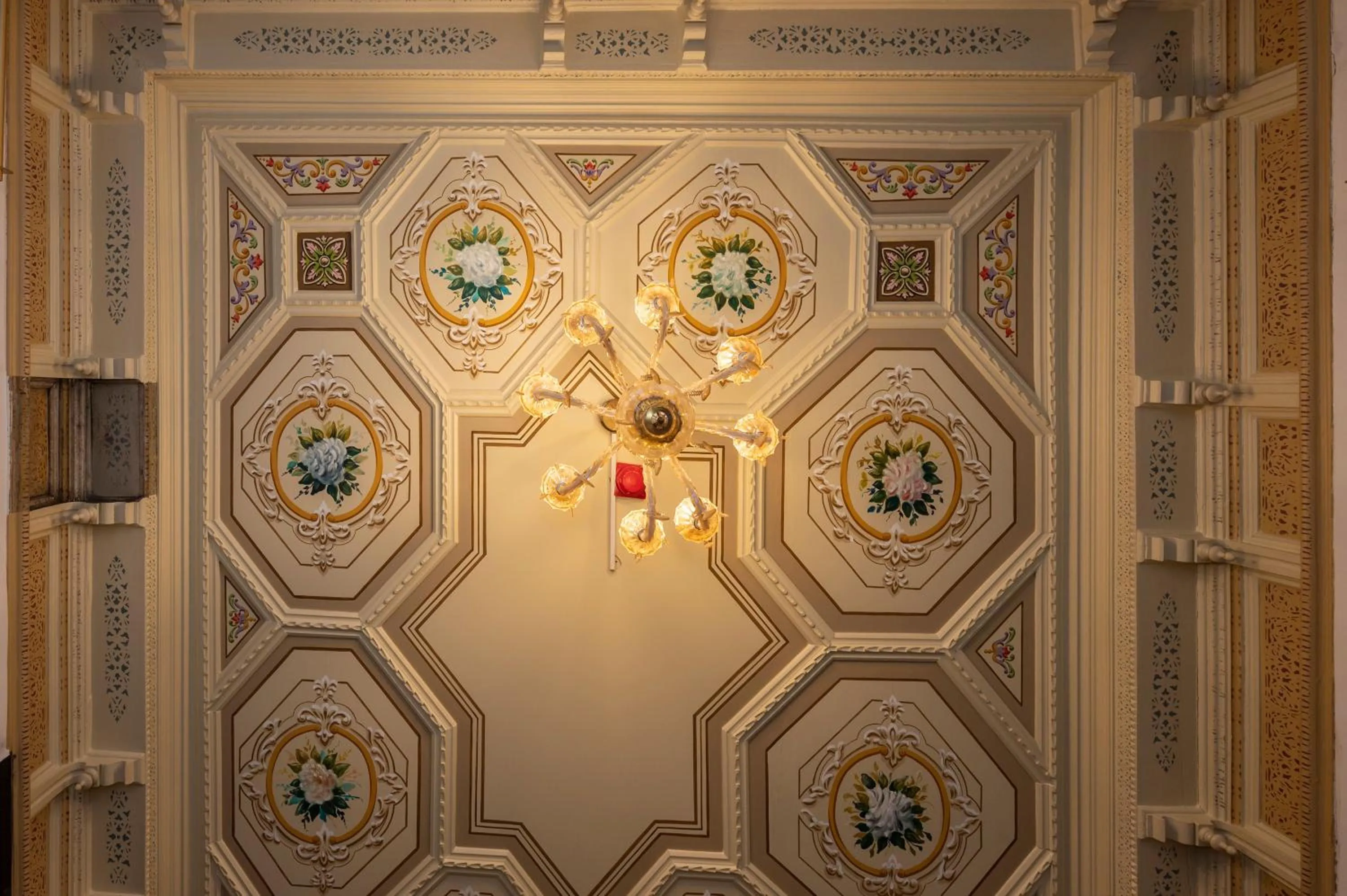 Valeria Antique 1892