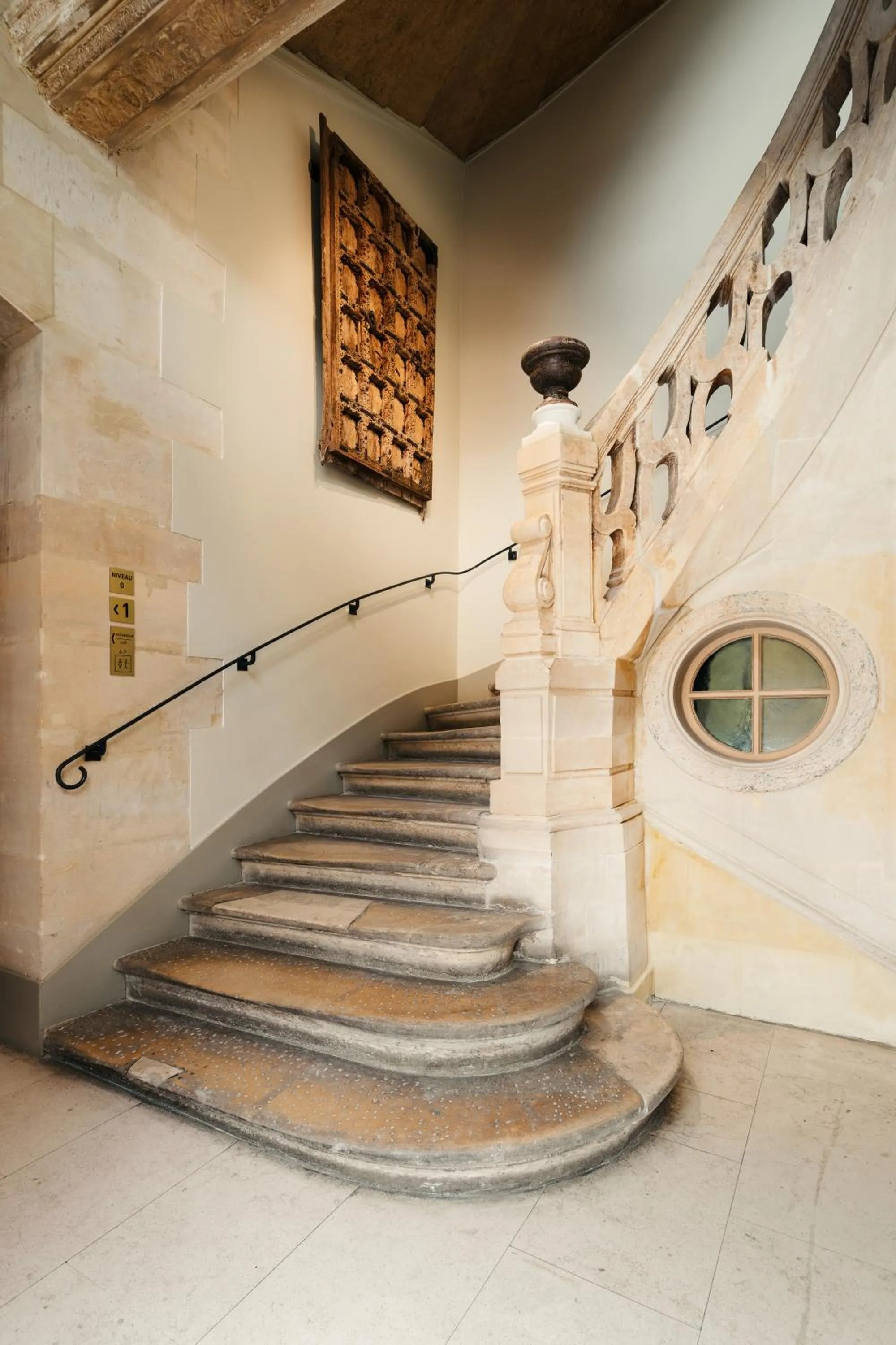 Facade/entrance in Edgar Suites Louvre - Jour