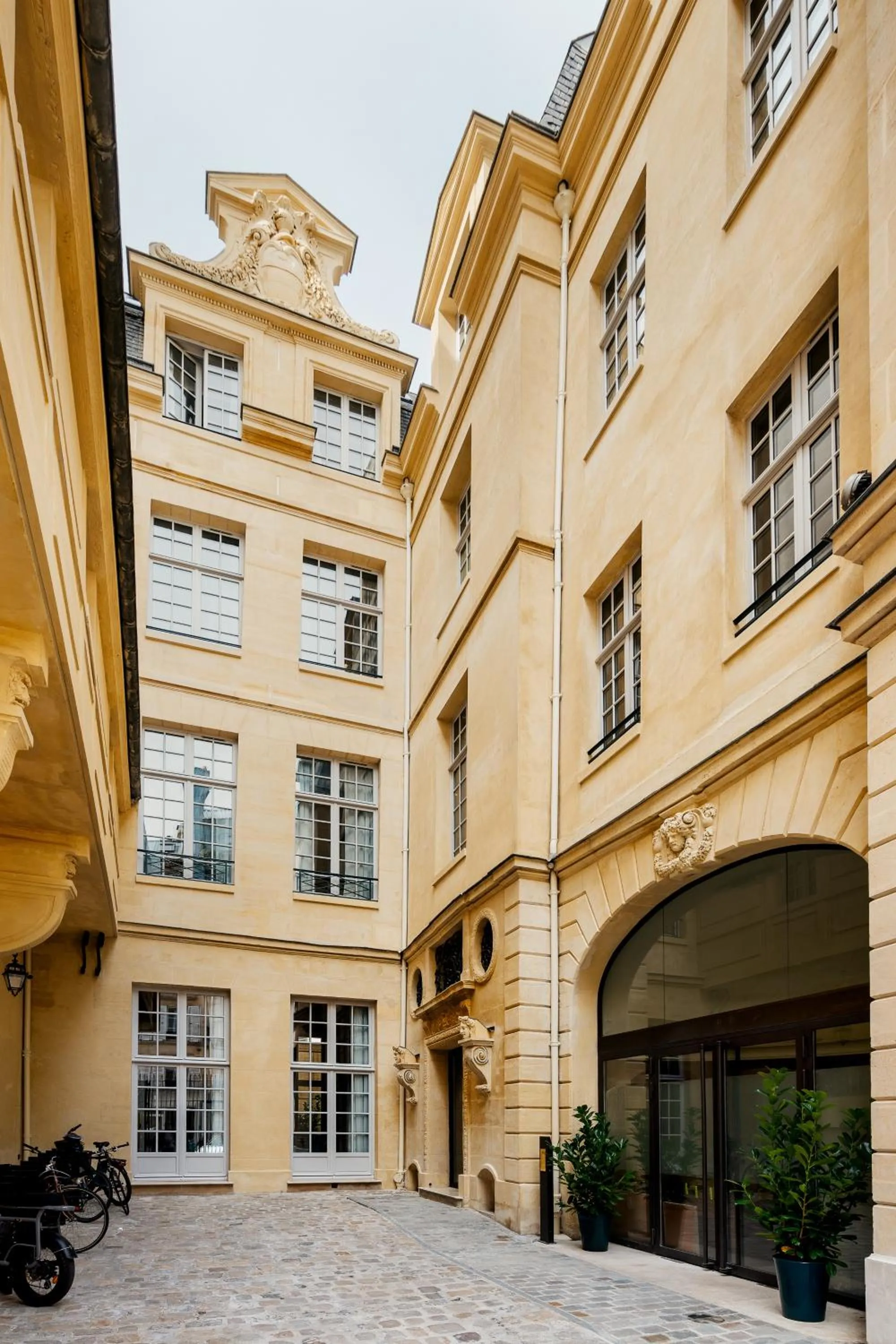 Property building in Edgar Suites Louvre - Jour