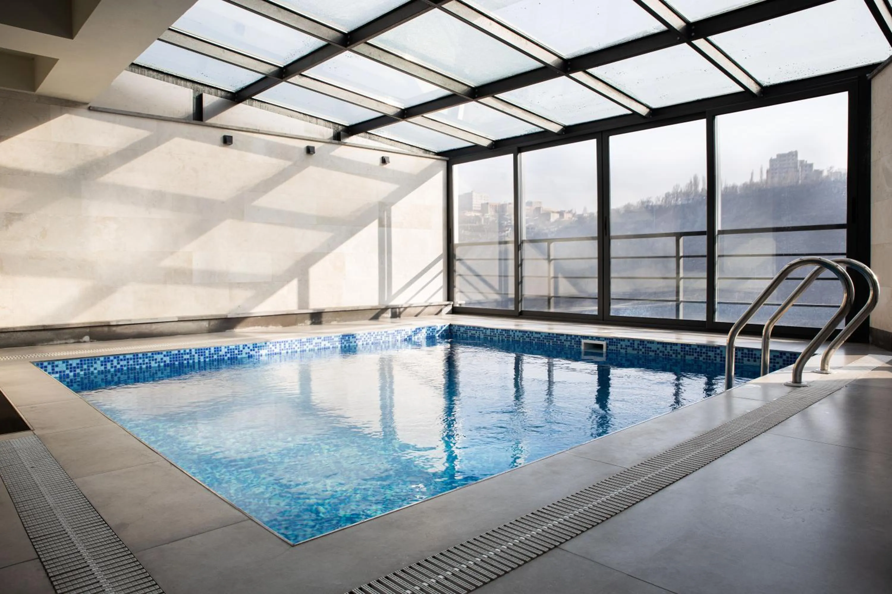 Swimming pool in Hotel Elion