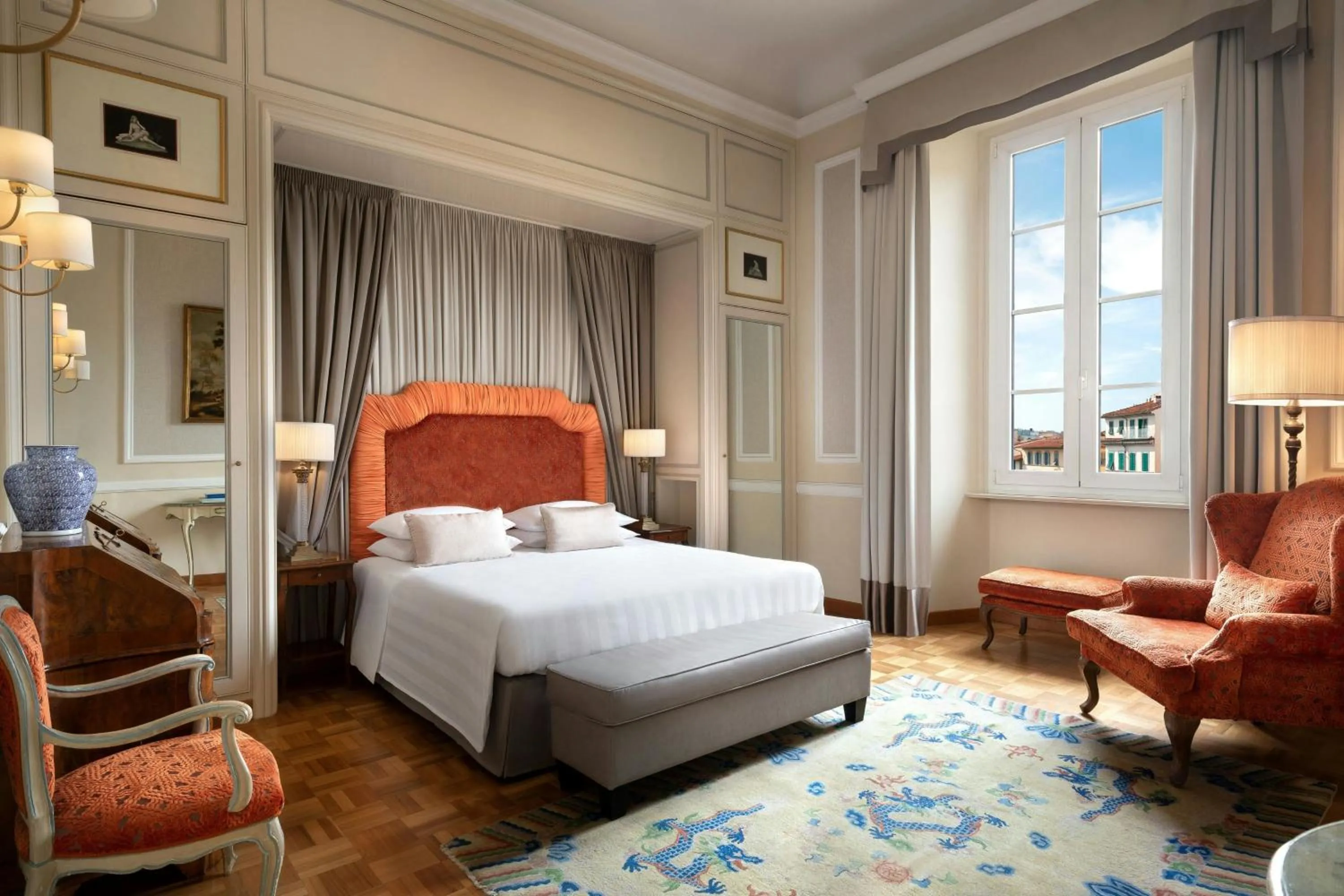 Photo of the whole room, Bed in Sina Villa Medici, Autograph Collection