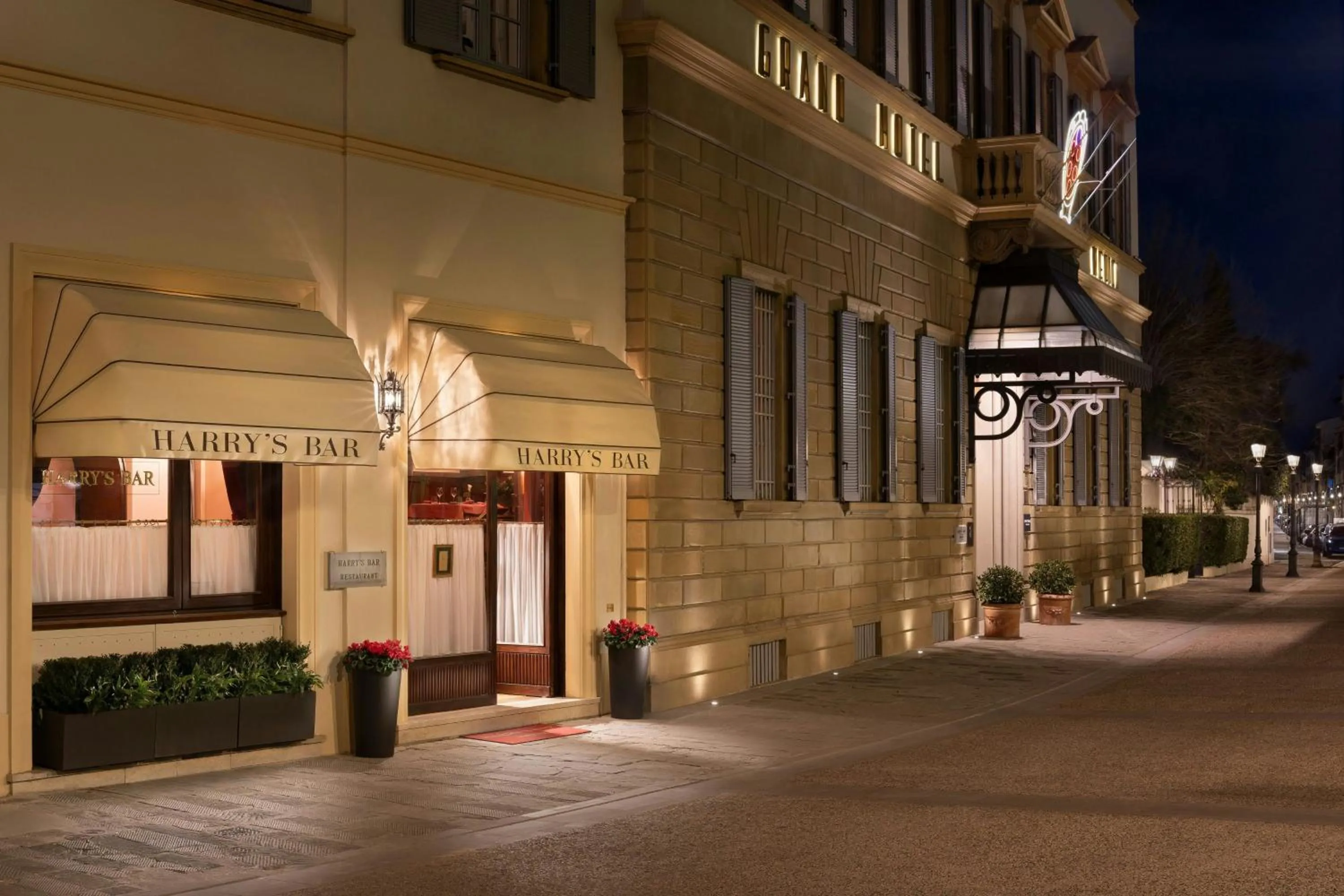 Lounge or bar in Sina Villa Medici, Autograph Collection