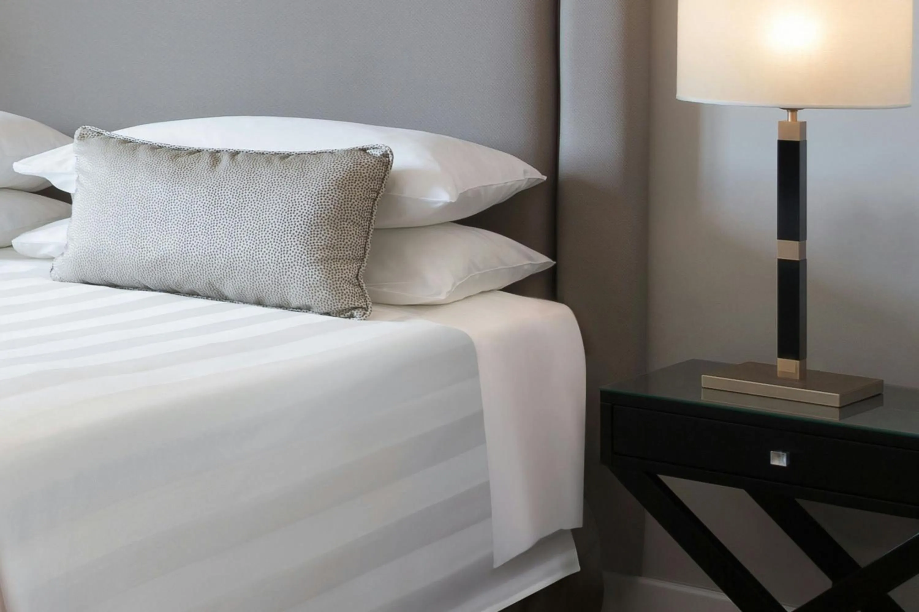 Photo of the whole room, Bed in Sina Villa Medici, Autograph Collection