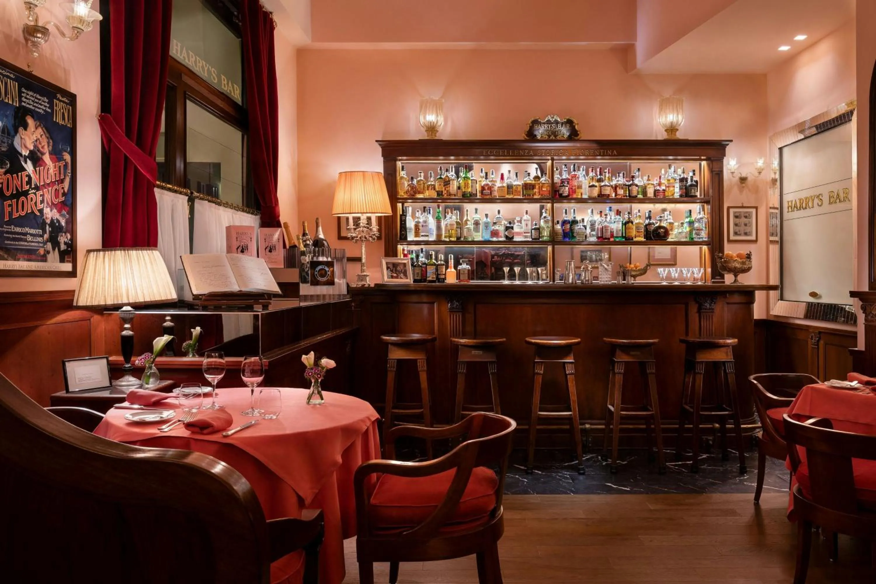 Lounge or bar in Sina Villa Medici, Autograph Collection