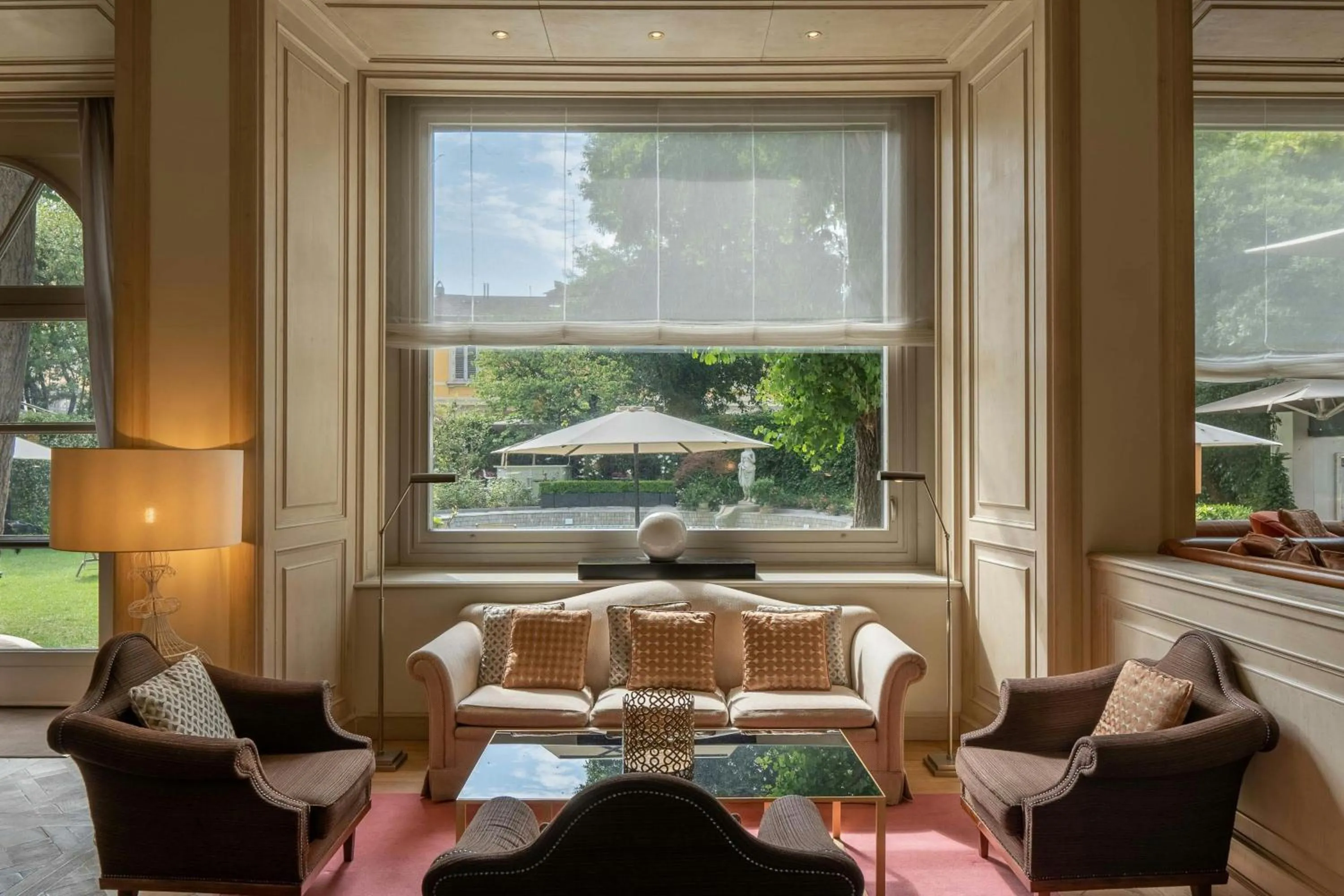 Lounge or bar in Sina Villa Medici, Autograph Collection