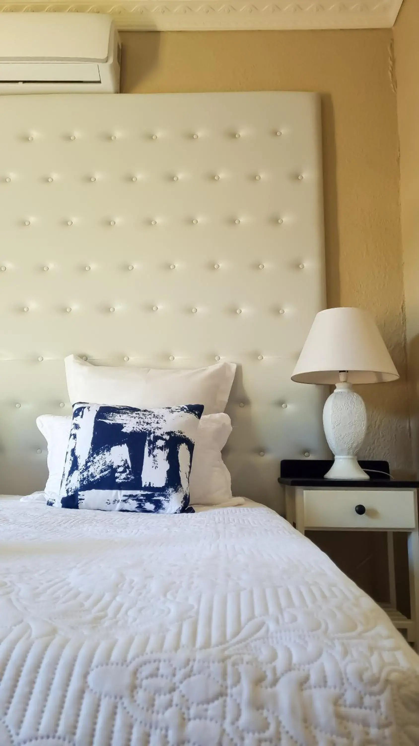 Double or Twin Room - single occupancy in Black Diamond B&B Guesthouse Double or Twin Room - single occupancy in Black Diamond B&B Guesthouse