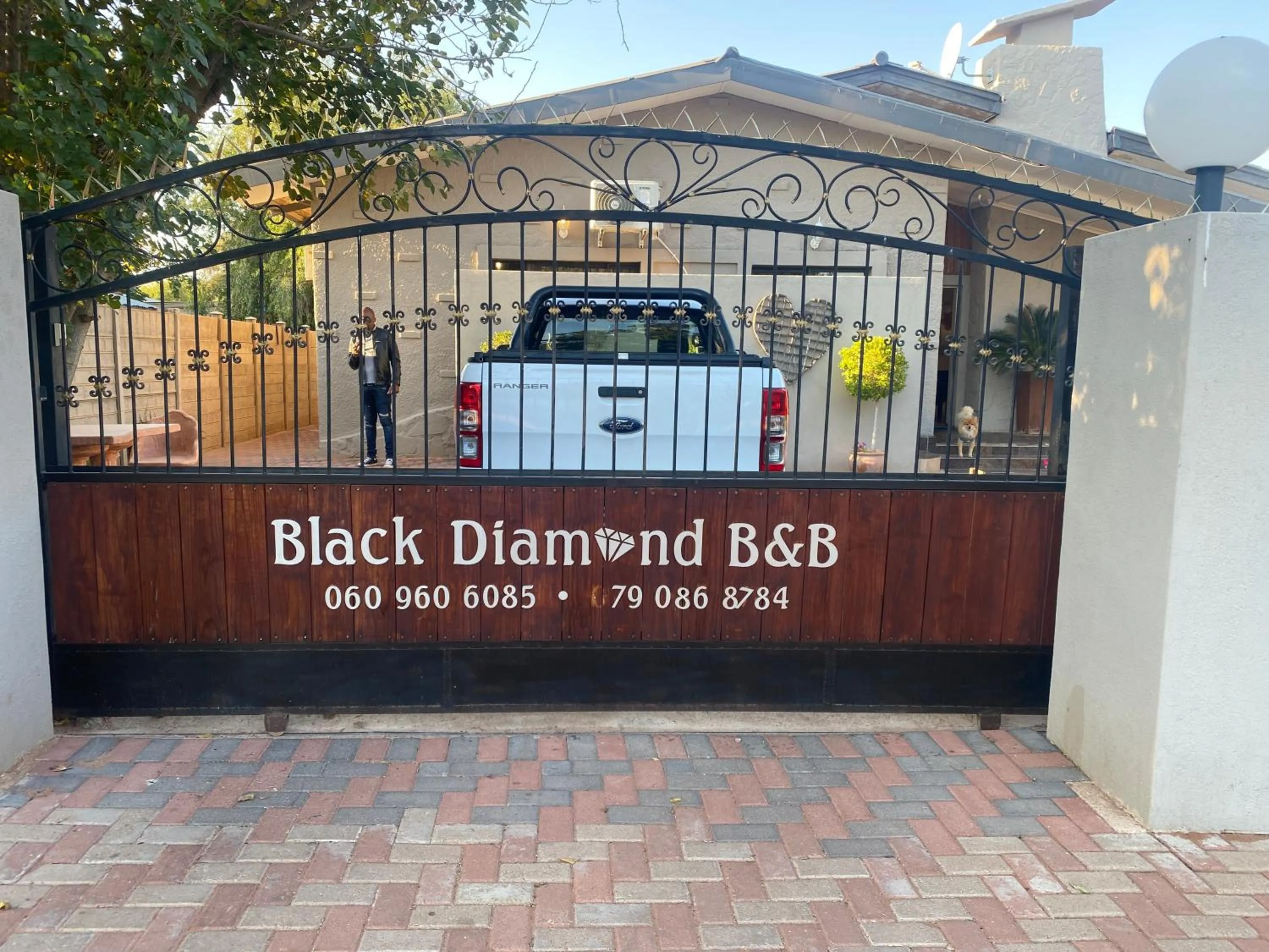 Facade/entrance in Black Diamond B&B Guesthouse