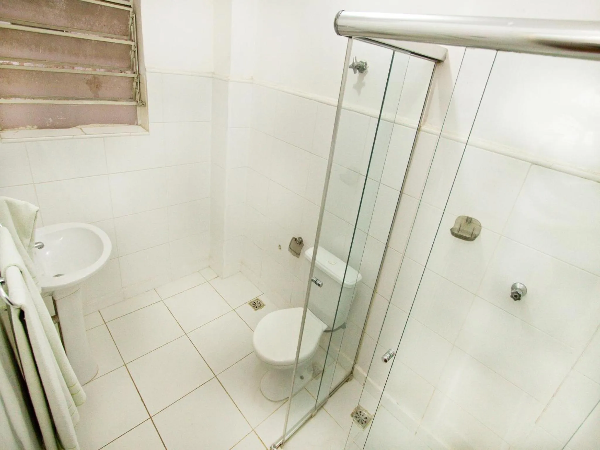 Bed in Turrance White Hotel