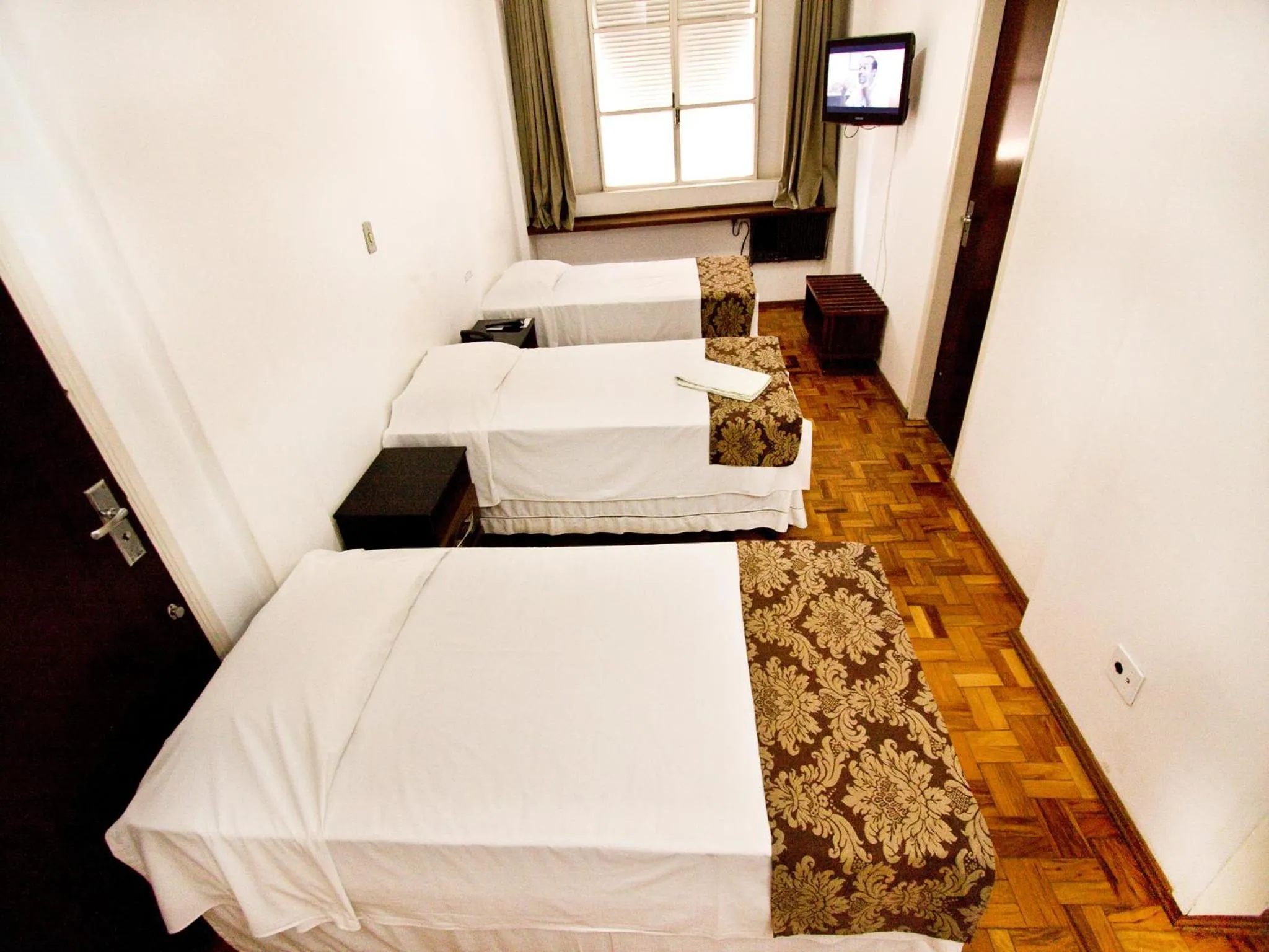 Bed in Turrance White Hotel