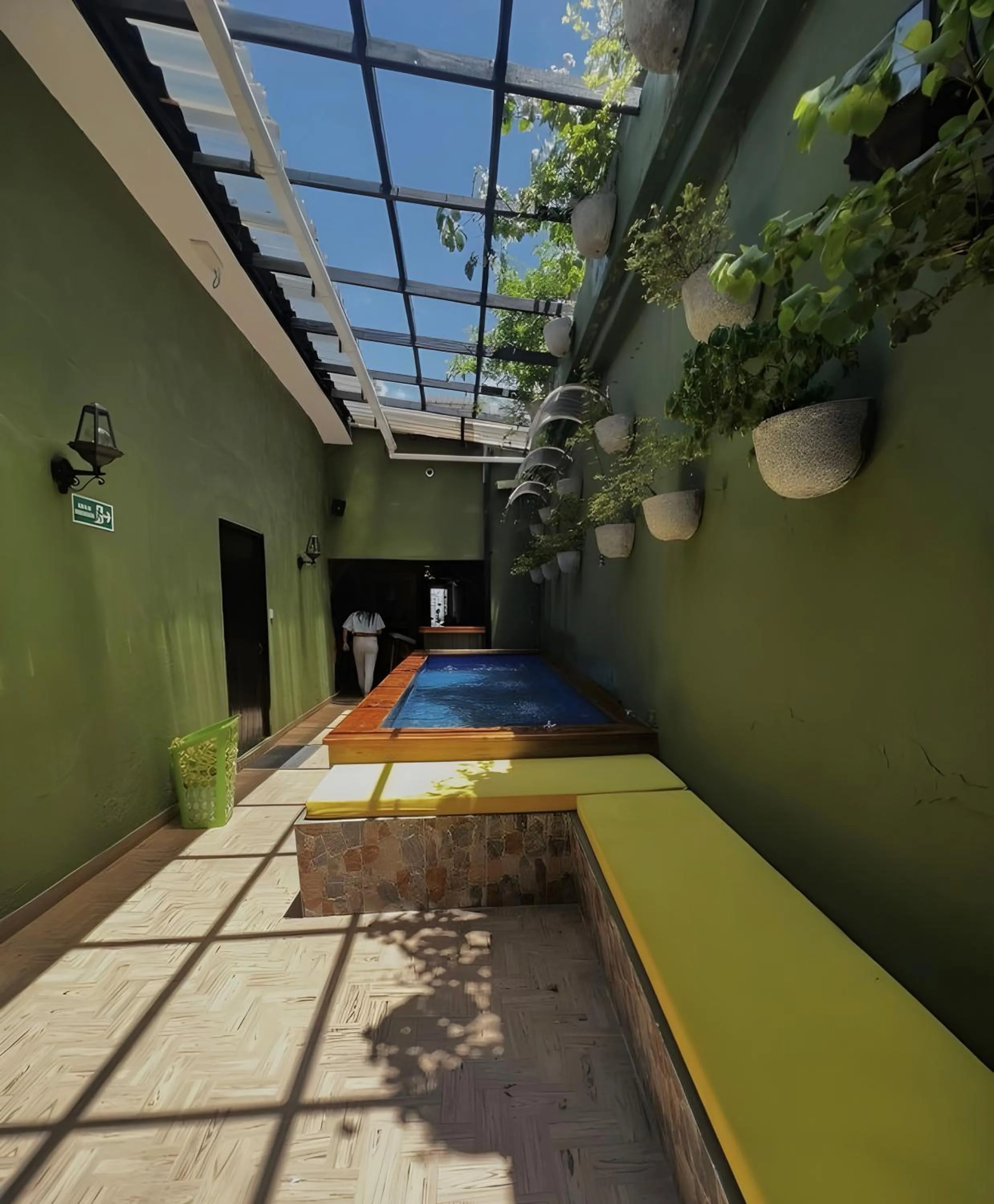 Inner courtyard view in Seven Nights Hostel Cartagena