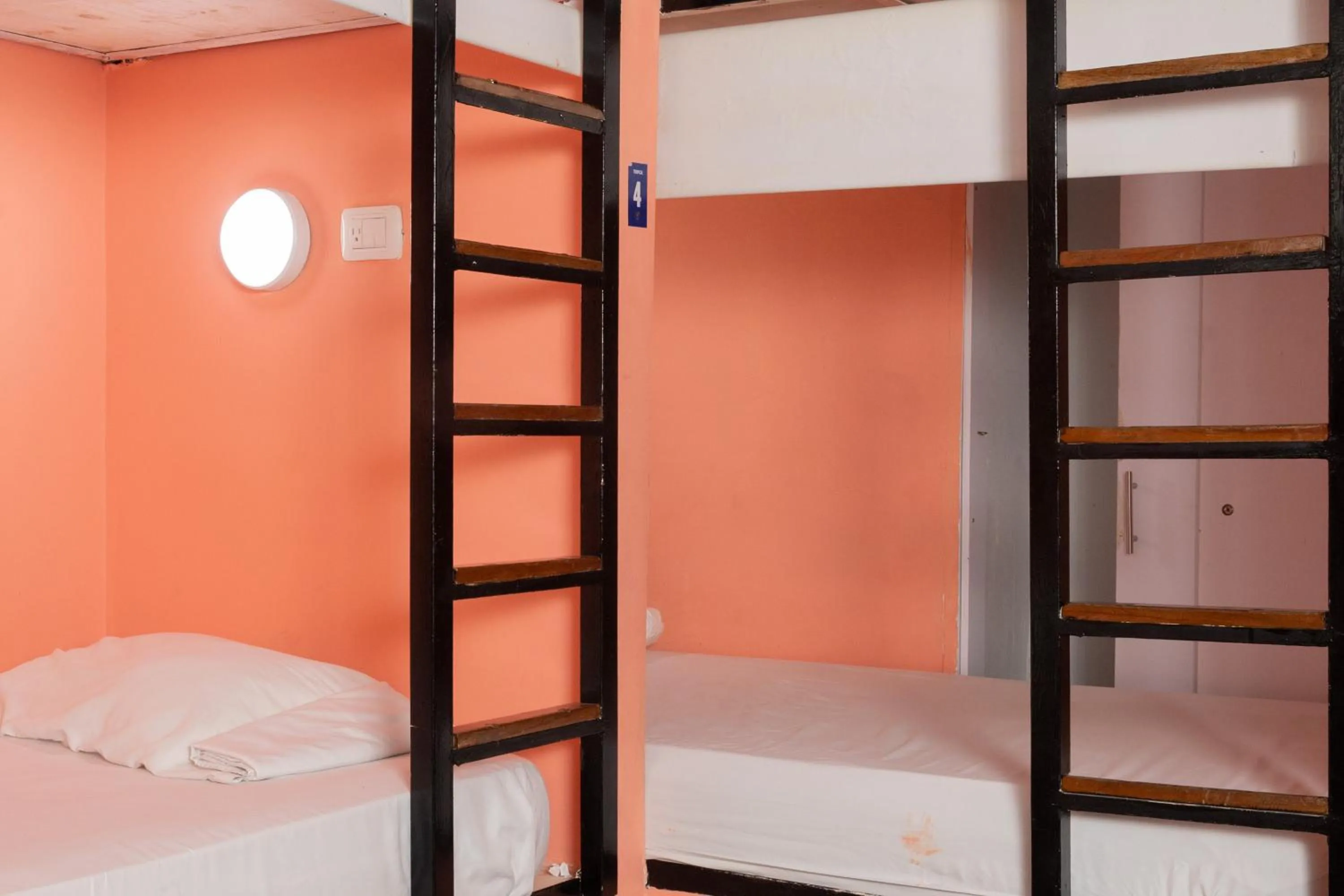 Bed in Seven Nights Hostel Cartagena