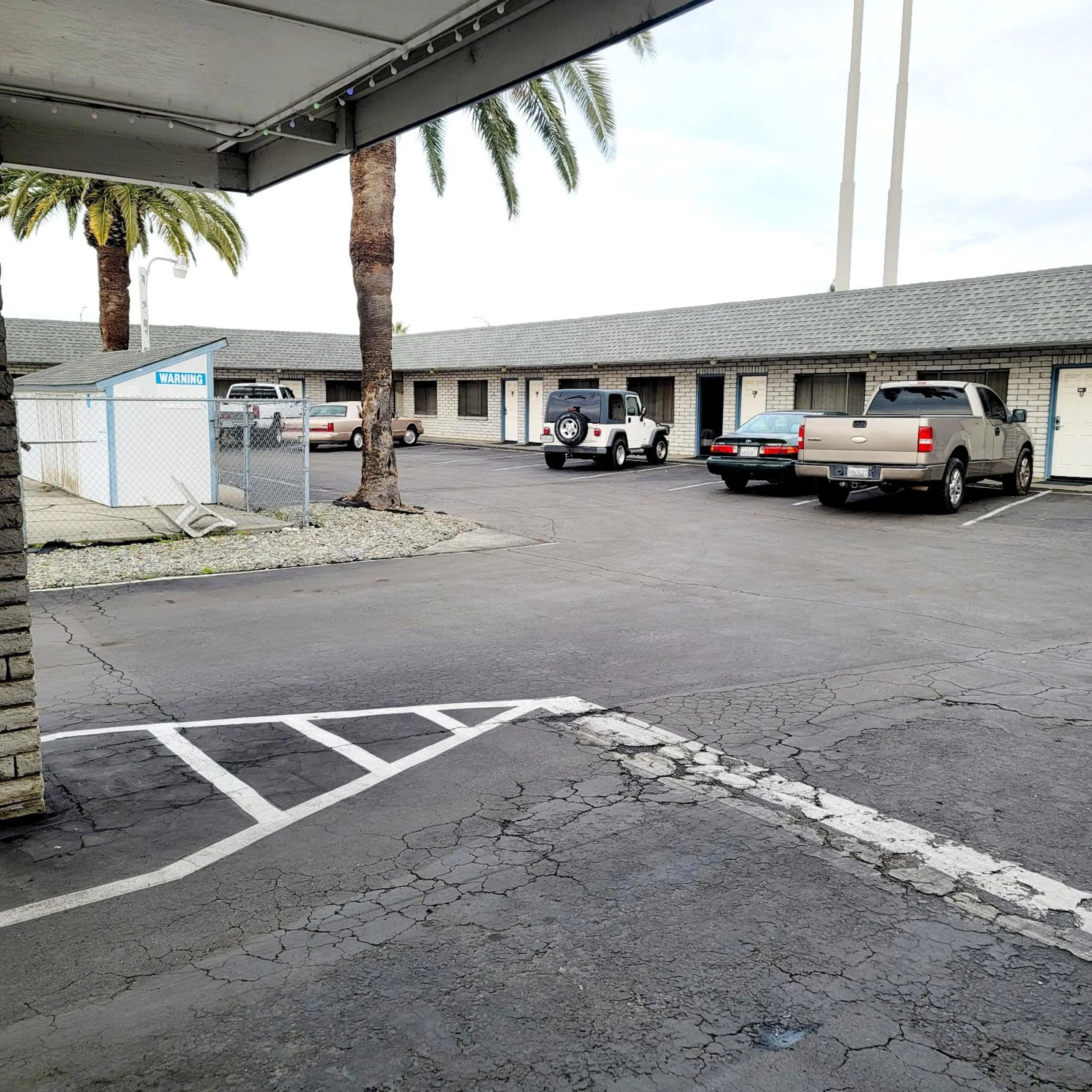 Parking in Economy inn