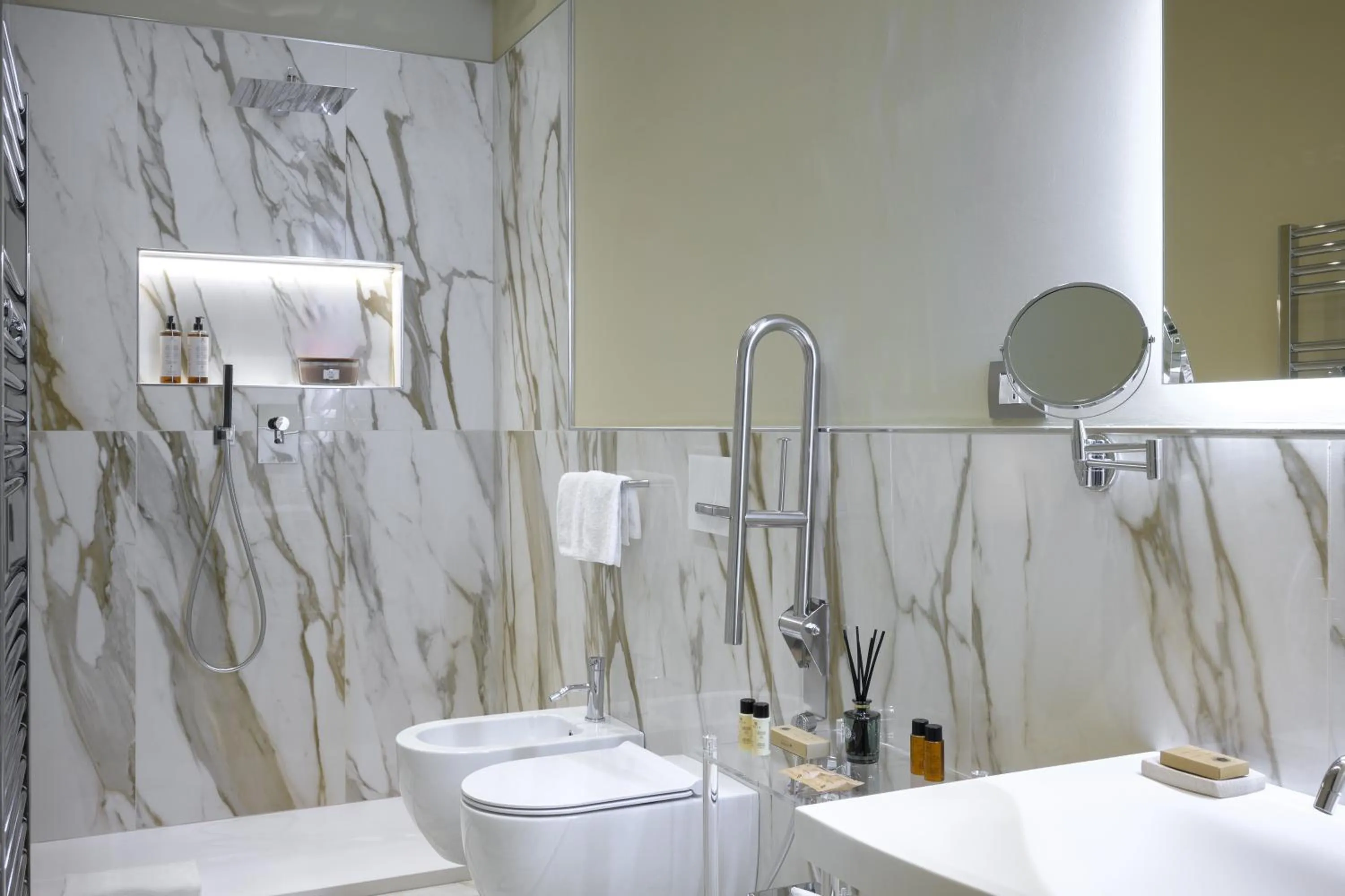 Shower in Tornabuoni Suites Collection Residenza D'Epoca