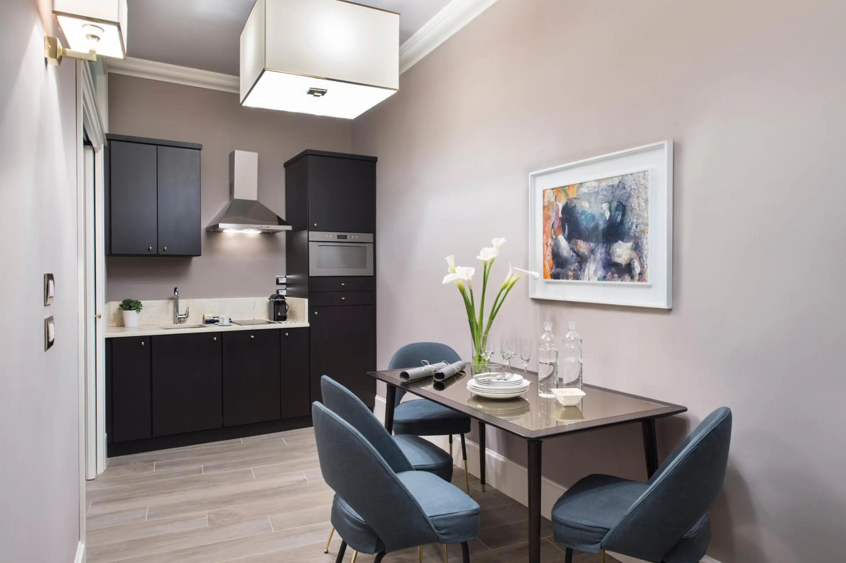 Kitchen or kitchenette in Tornabuoni Suites Collection Residenza D'Epoca