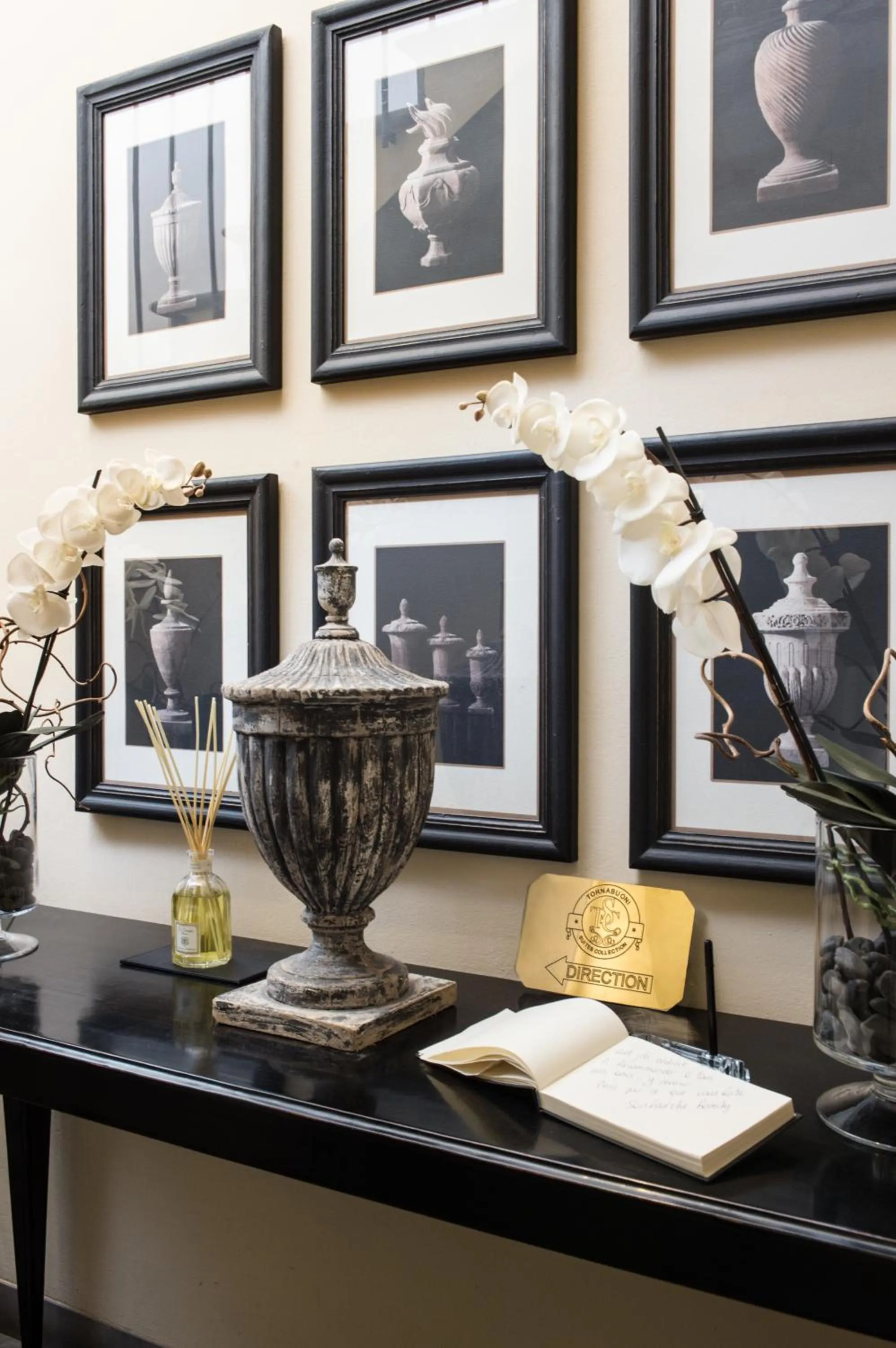 Decorative detail in Tornabuoni Suites Collection Residenza D'Epoca