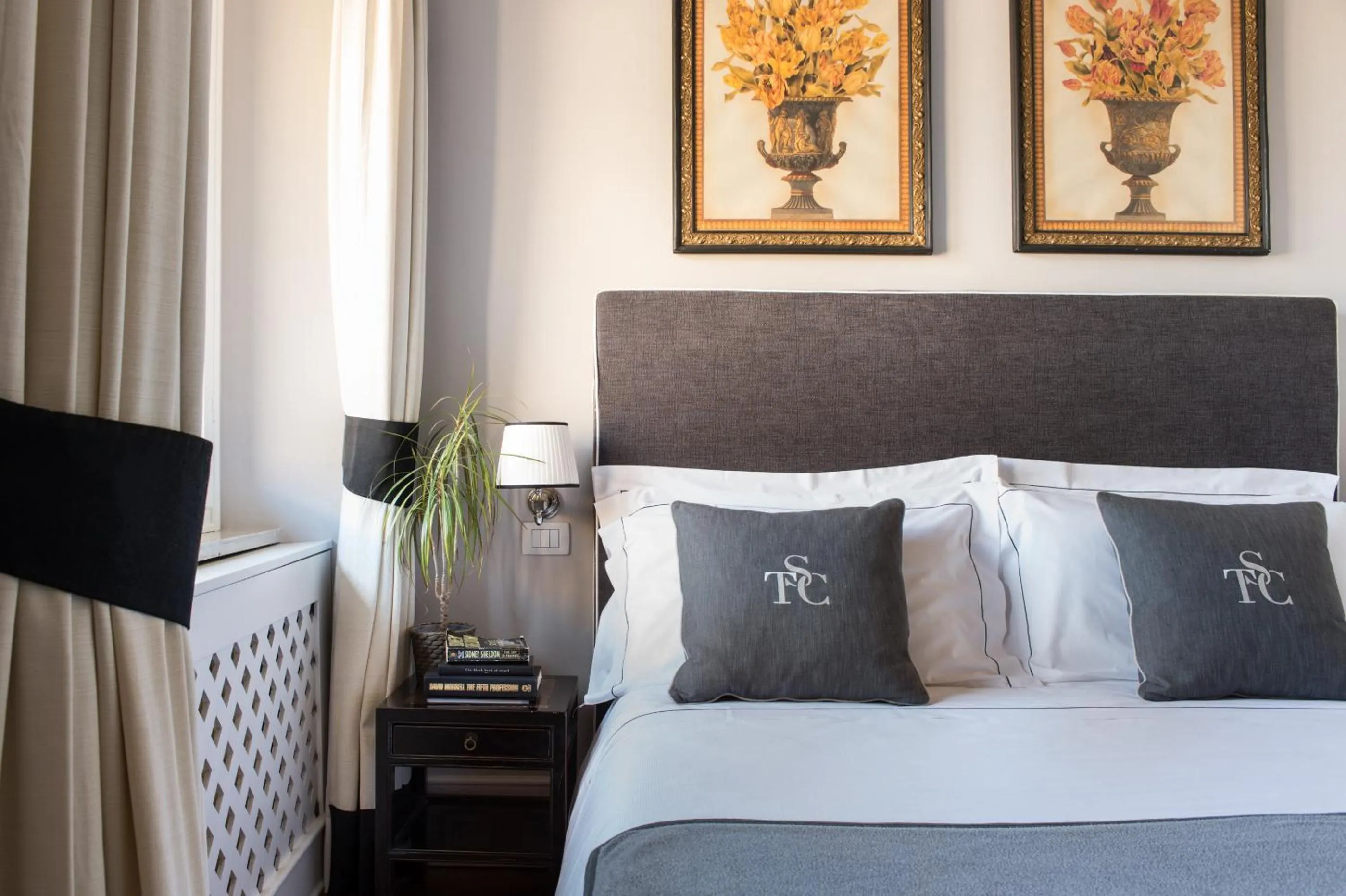 Bedroom, Bed in Tornabuoni Suites Collection Residenza D'Epoca