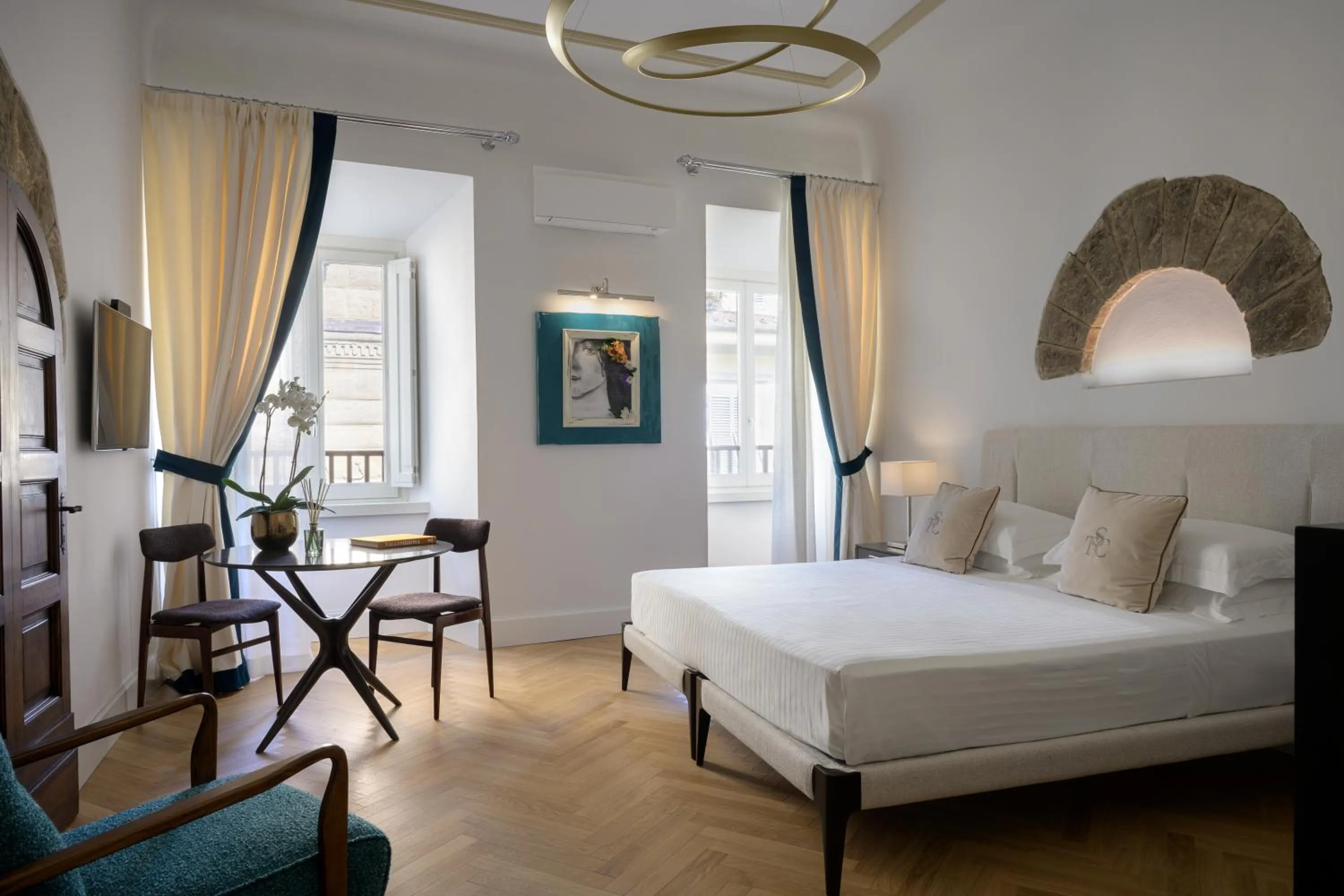 Photo of the whole room, Bed in Tornabuoni Suites Collection Residenza D'Epoca
