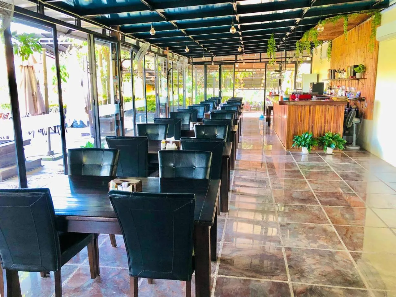 Restaurant/places to eat in Lodge Moni Essara Kampot